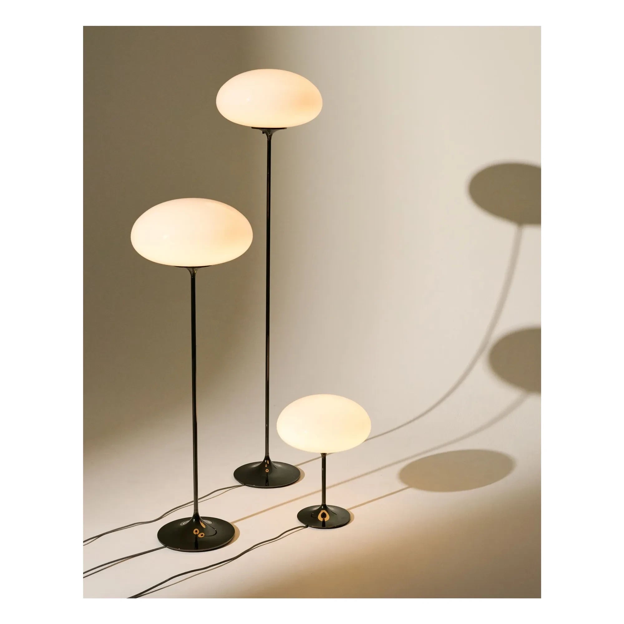 Gubi - Stemlite Tischlampe, Bill Curry | Schwarz
