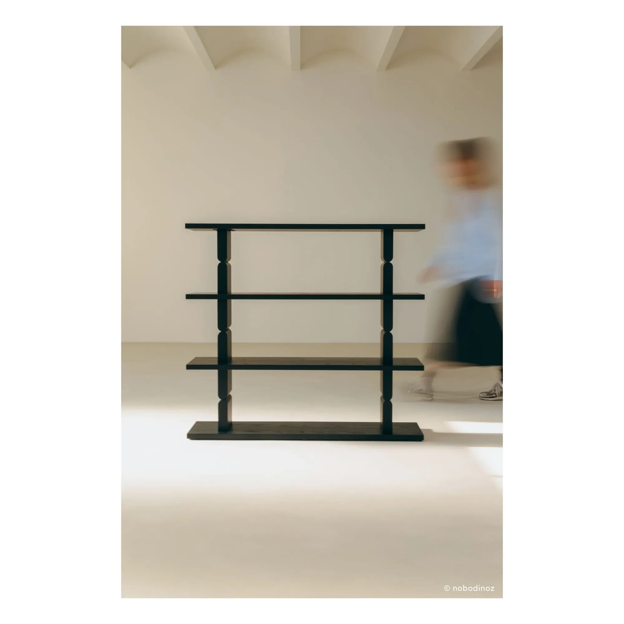 Nobodinoz - Noon Bücherregal aus lackiertem Holz | Schwarz