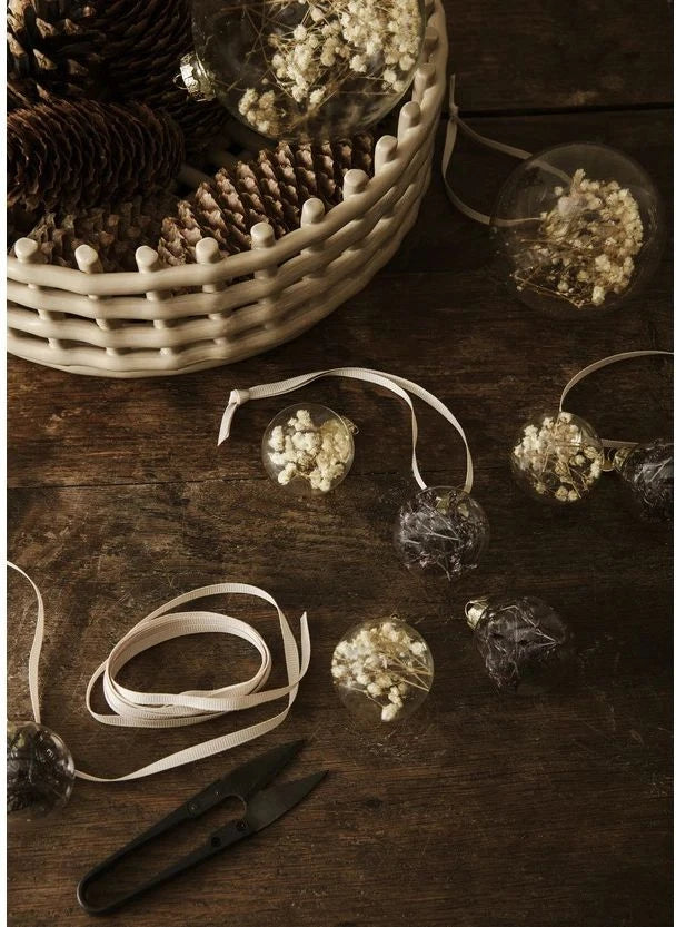 Ferm Living - Flora Glas Weihnachtsornamente - 4er Set | Pflaume