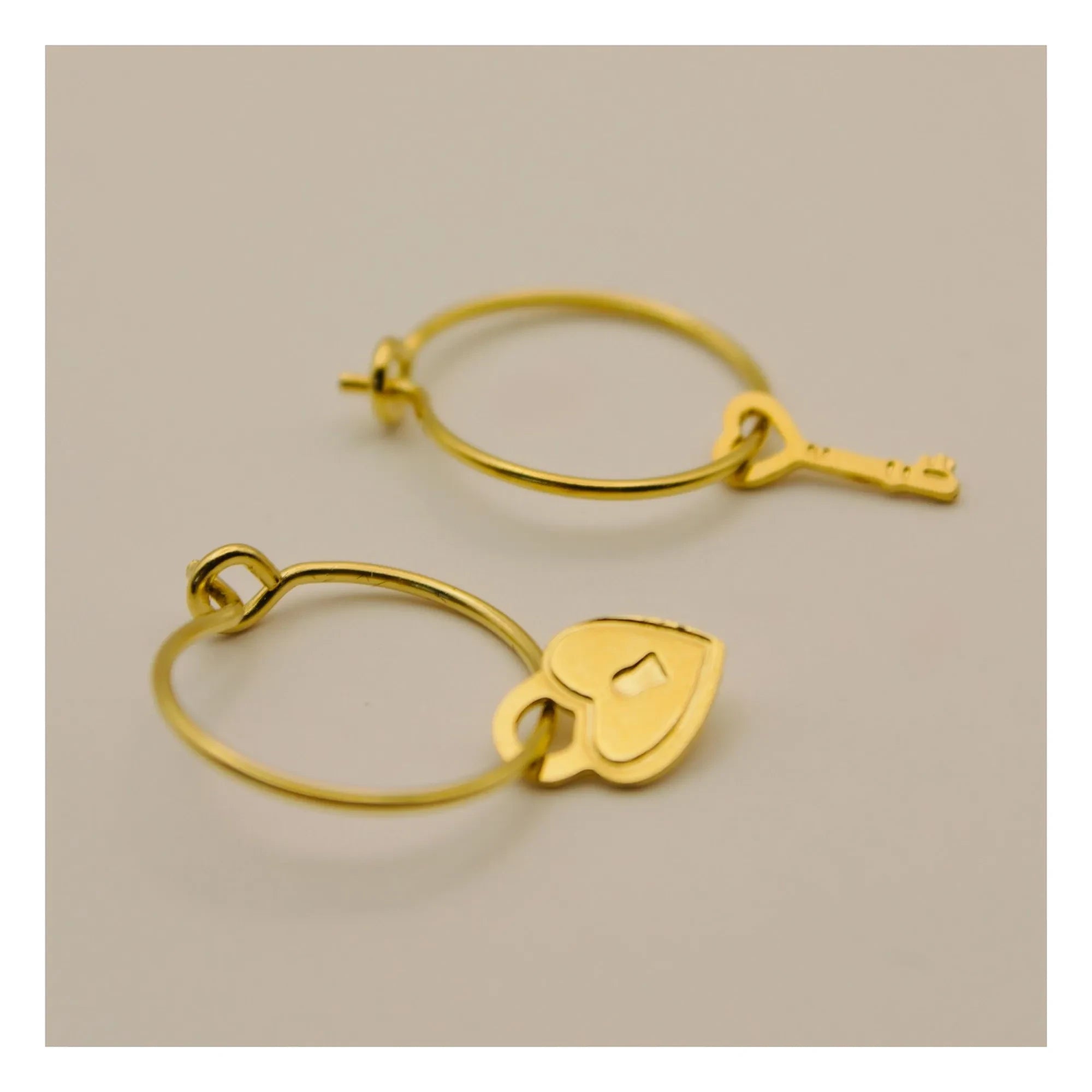 Adorabili - Versteckte asymmetrische Ringohrringe | Gold
