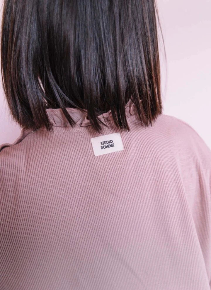 Studio Bohème - T-Shirt mit Kragen und Raffung aus Bio-Baumwolle | Rosewood