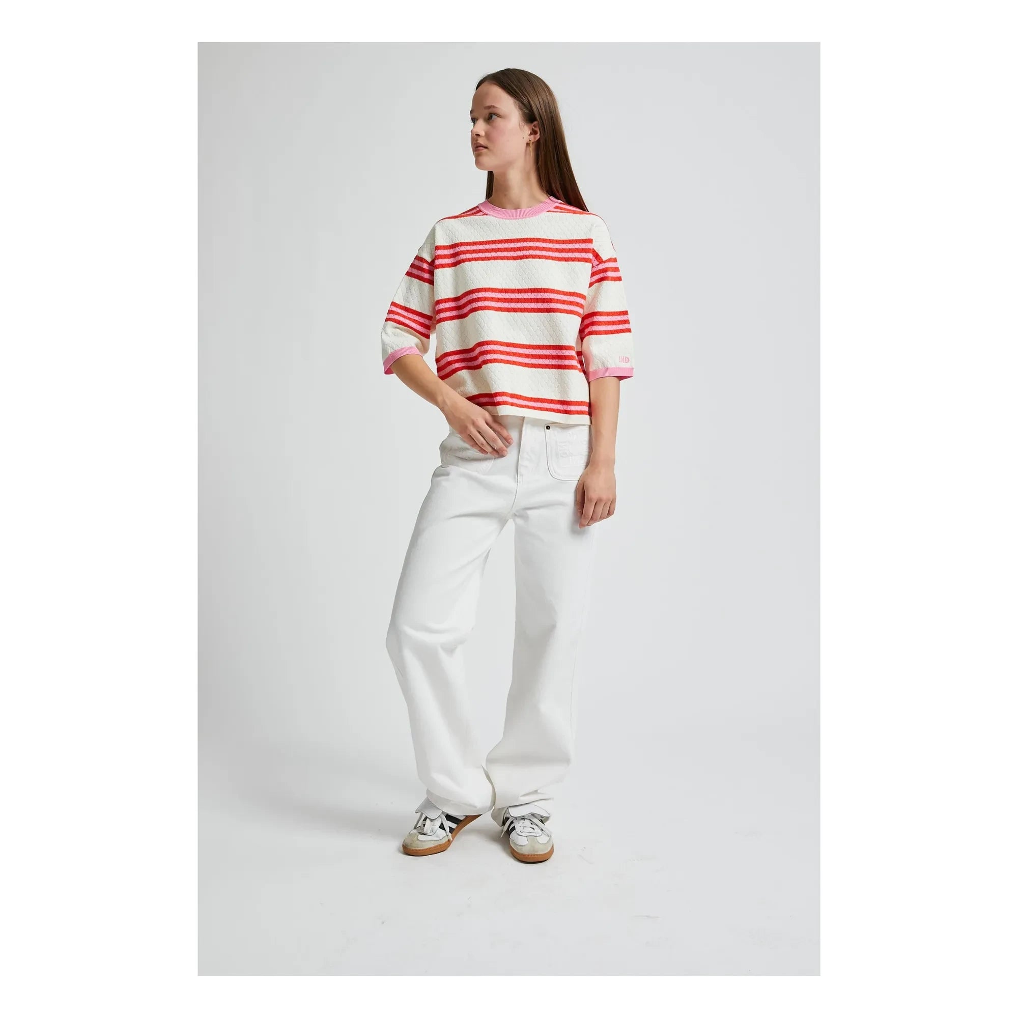Indee - Samtgestreifter kurzer Pullover | Rot