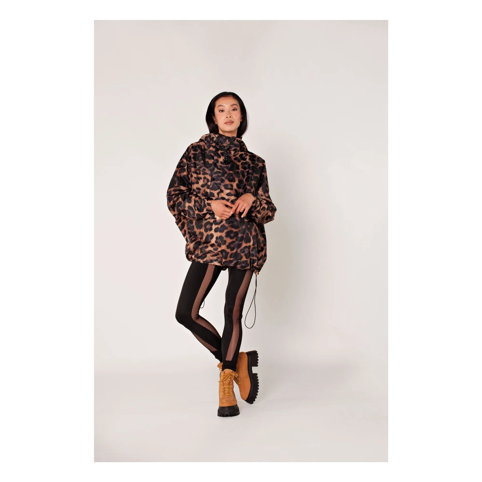 Rainkiss - Regenmantel mit dunklem Leopardenmuster | Braun
