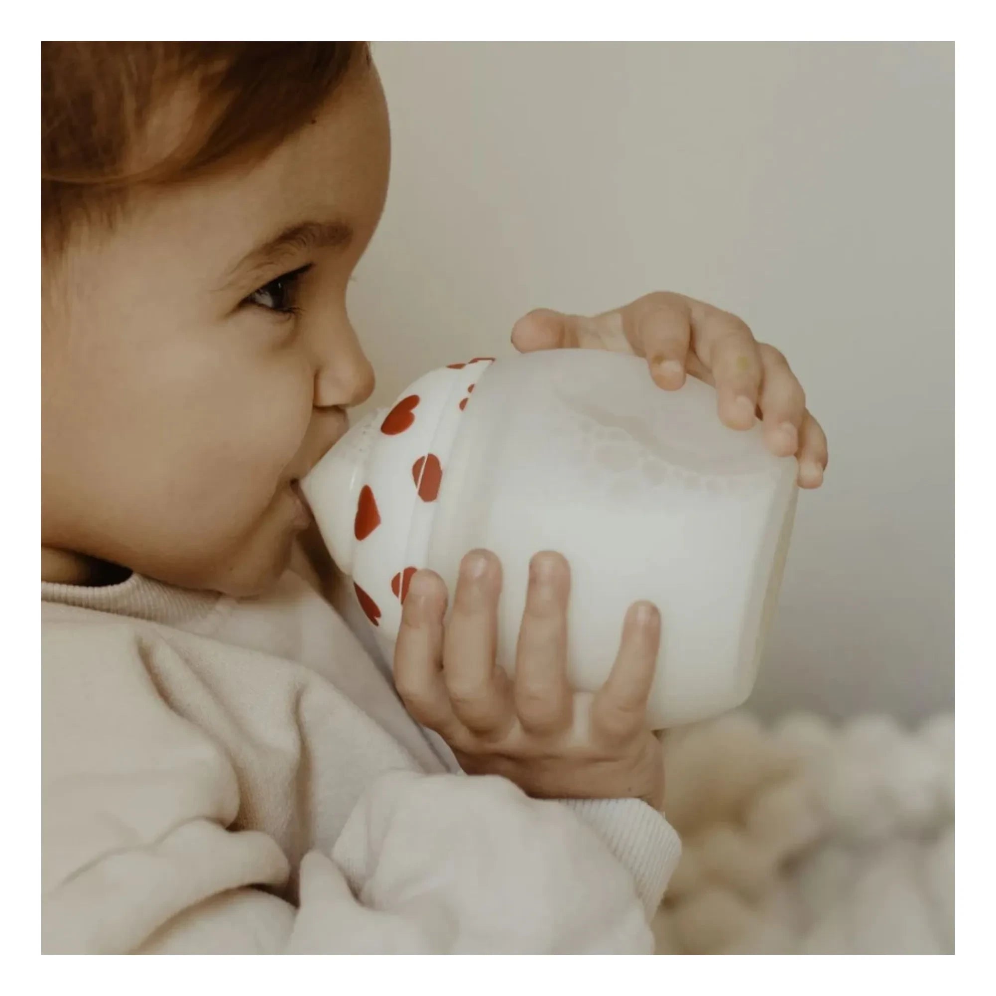 Elhée - Full of Love Medizinisches Silikon-Babyfläschchen und physiologischer Schnuller