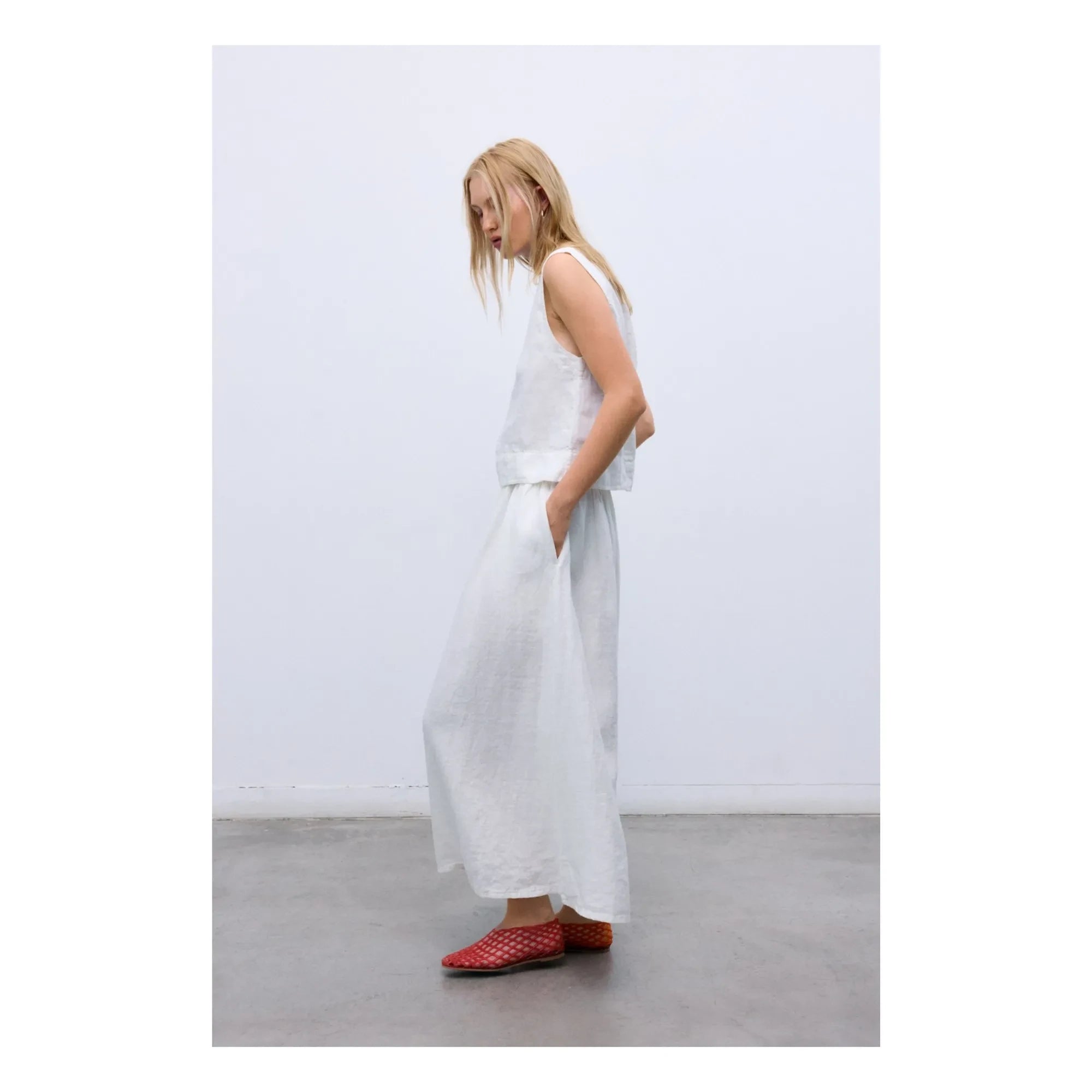 the new society - Melissa Strickrock | Weiß