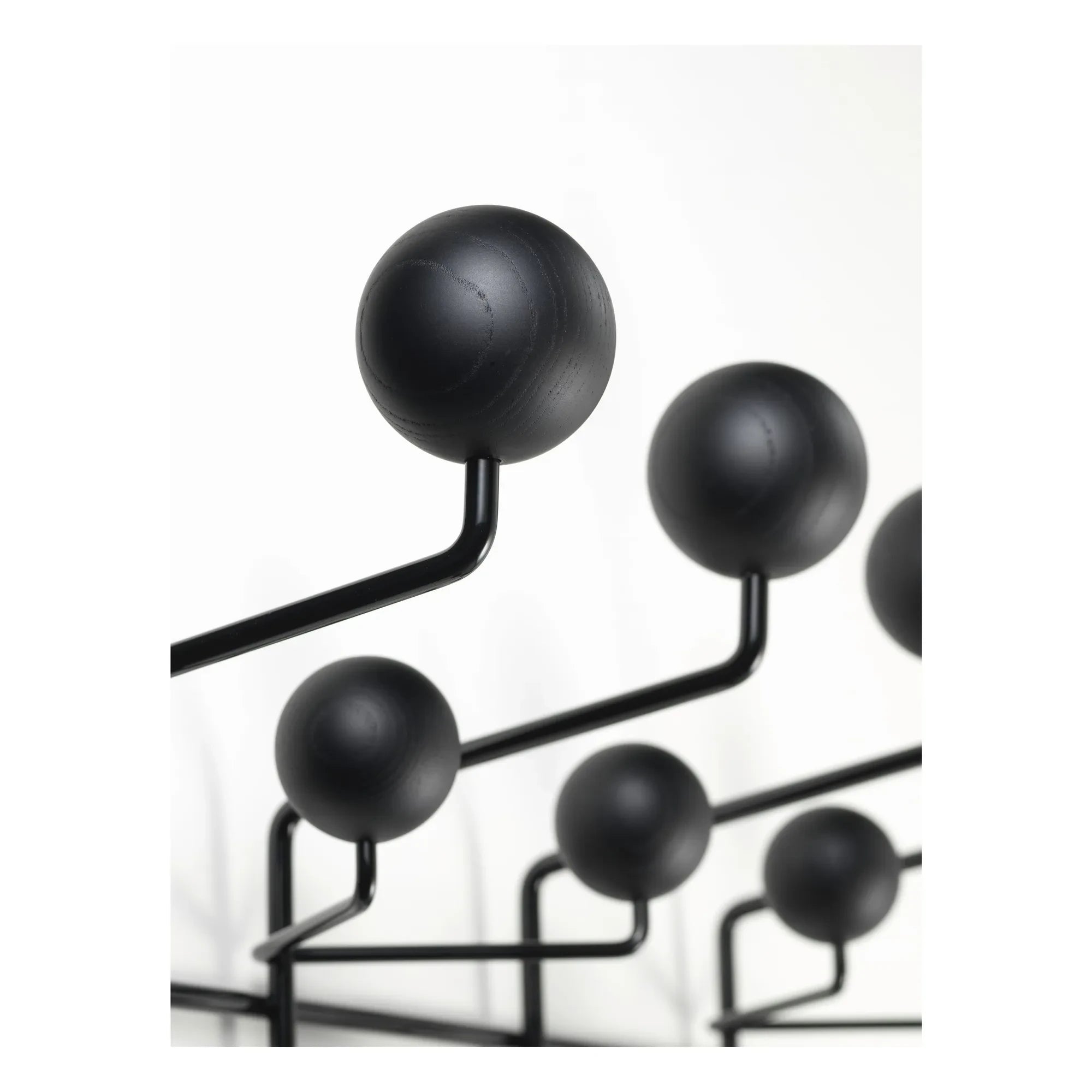Vitra - Hang it all Garderobe | Schwarze Esche