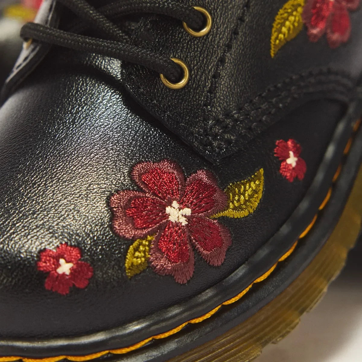 Dr Martens - Çiçekli 1460 T Bağcıklı Botlar | Siyah