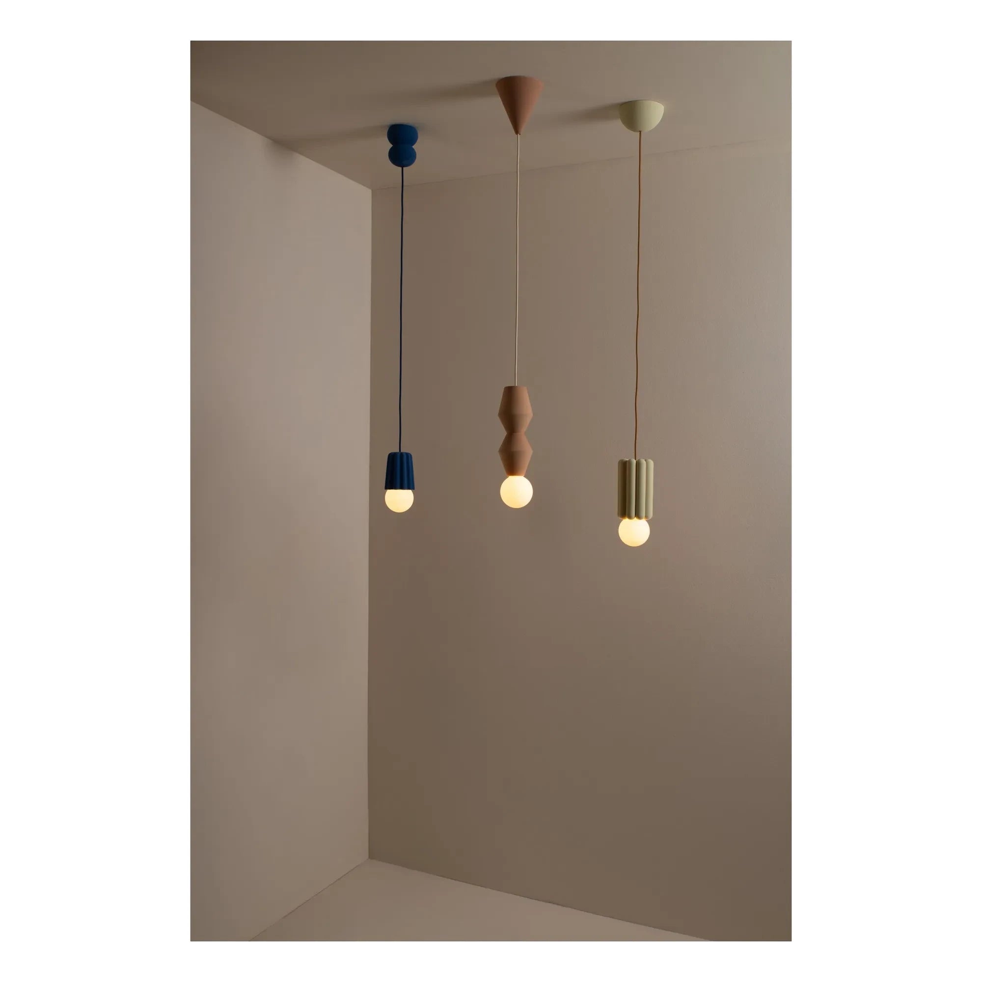 Schneid Studio - Stucco 2 Keramik-Pendelleuchte | Braun
