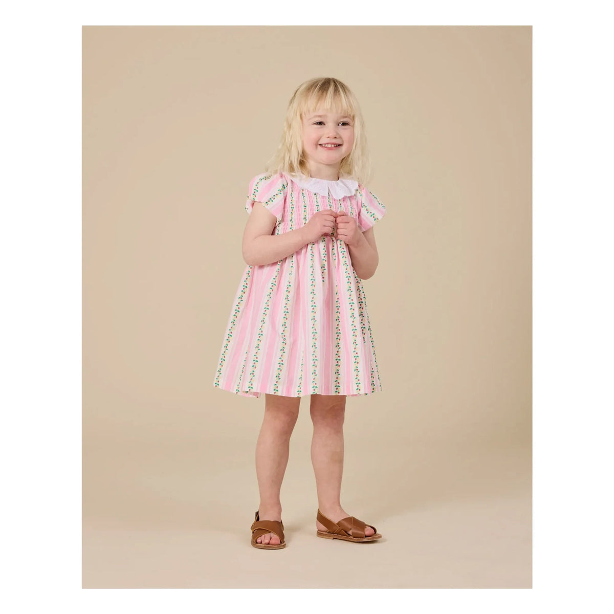 Goldie + Ace - Gestreiftes gerafftes Kleid | Rosa