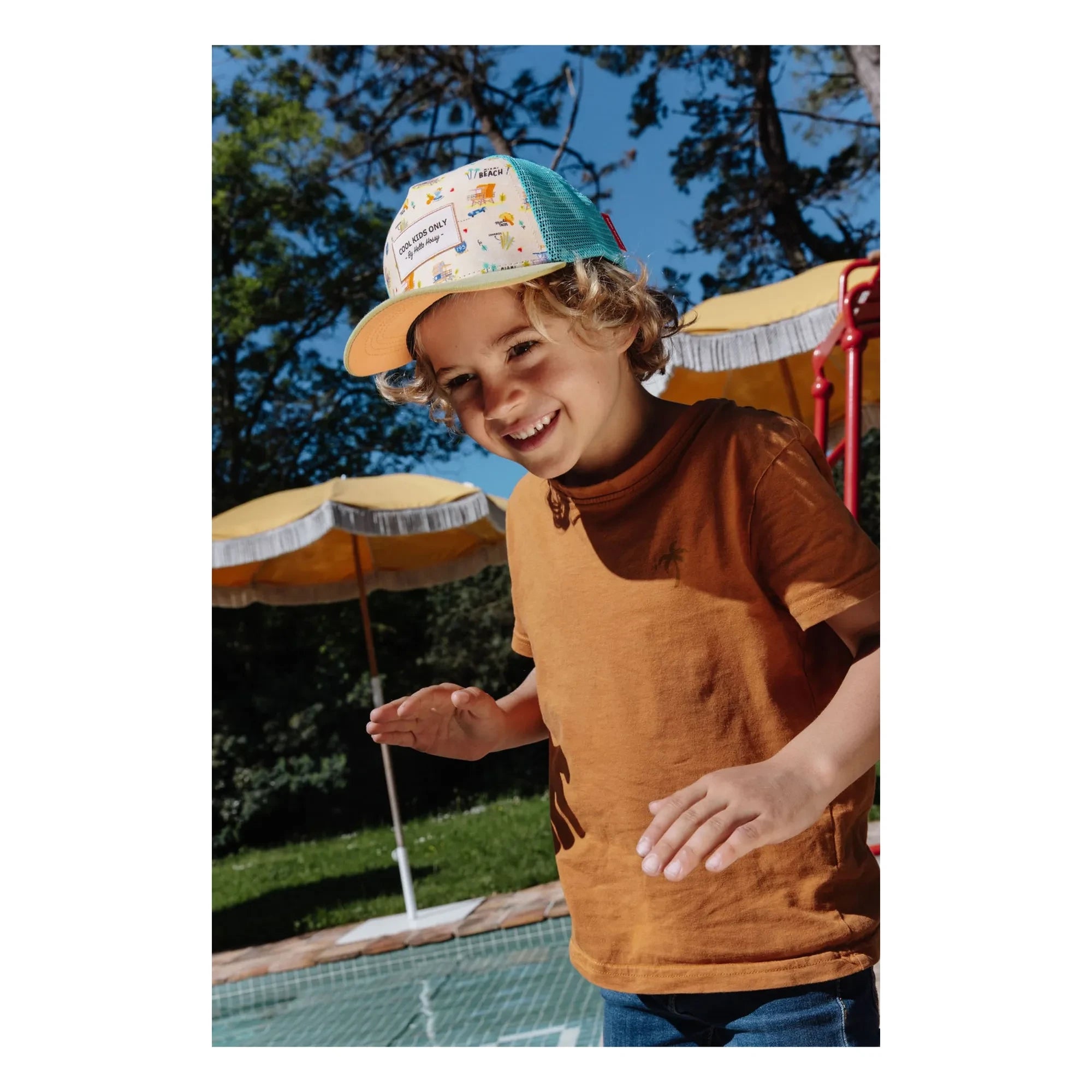 Hello Hossy - Trucker-Kappe mit geschwungenem Schirm Miami Beach Recycelte Fasern | Beige