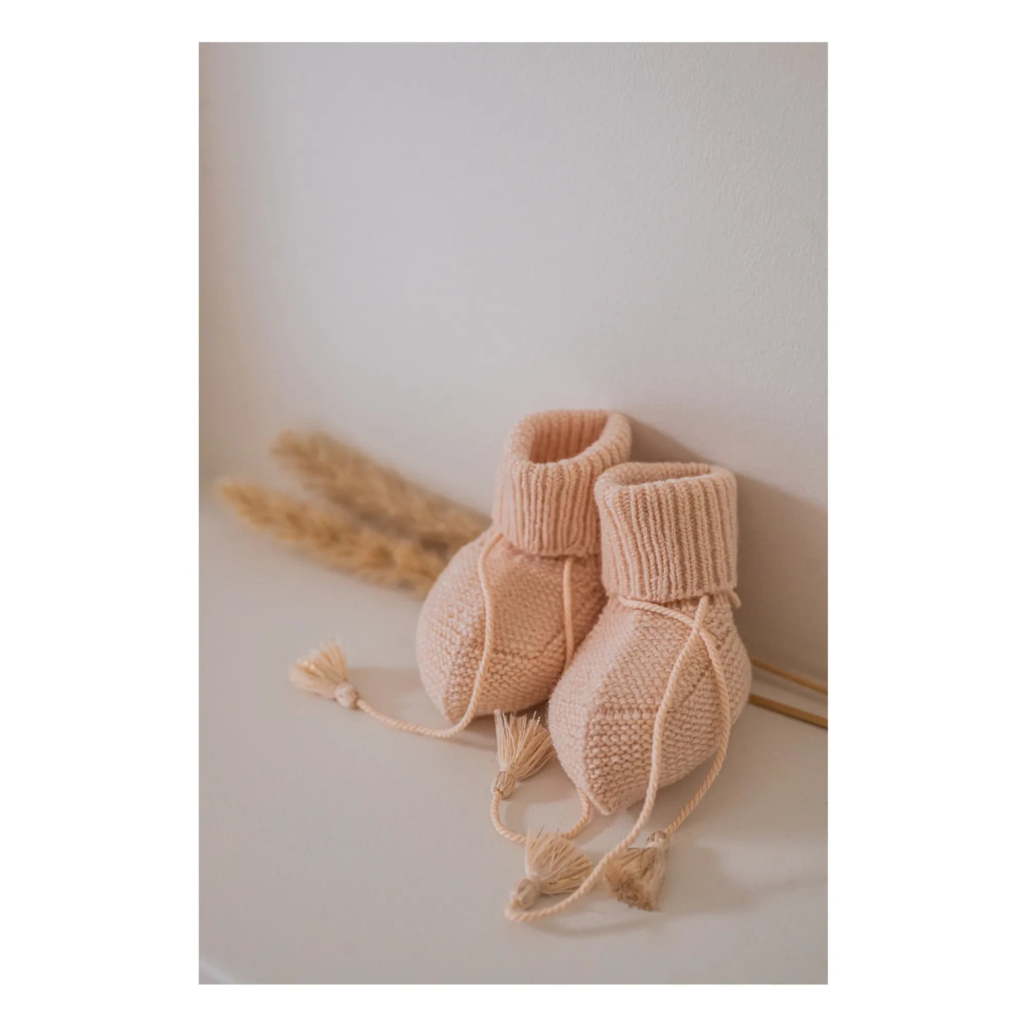 Gentil Coquelicot - Gestrickte Socken und bestickter Beutel | Nude