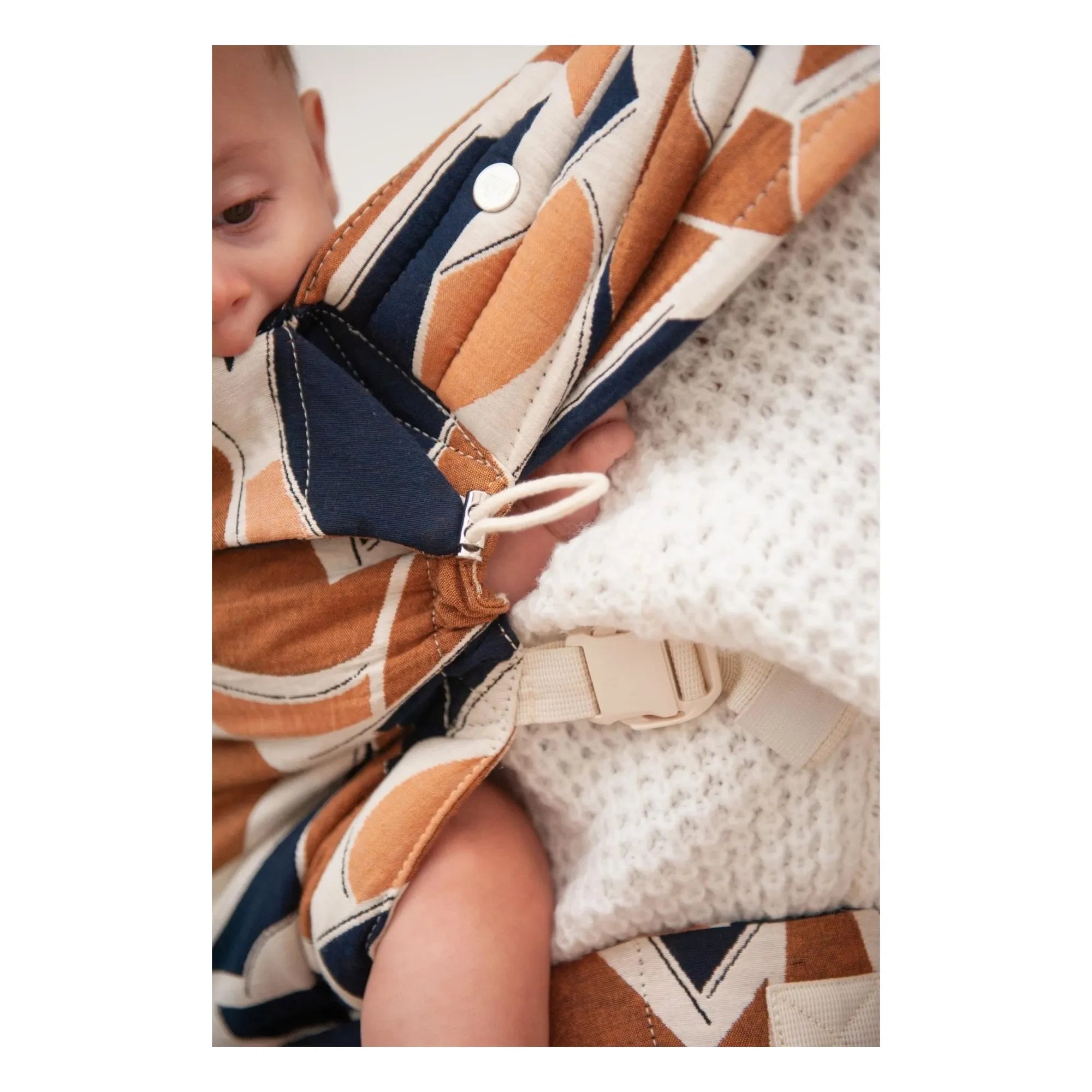 Mama Hangs - Carry & Bloom Babytrage | Earth