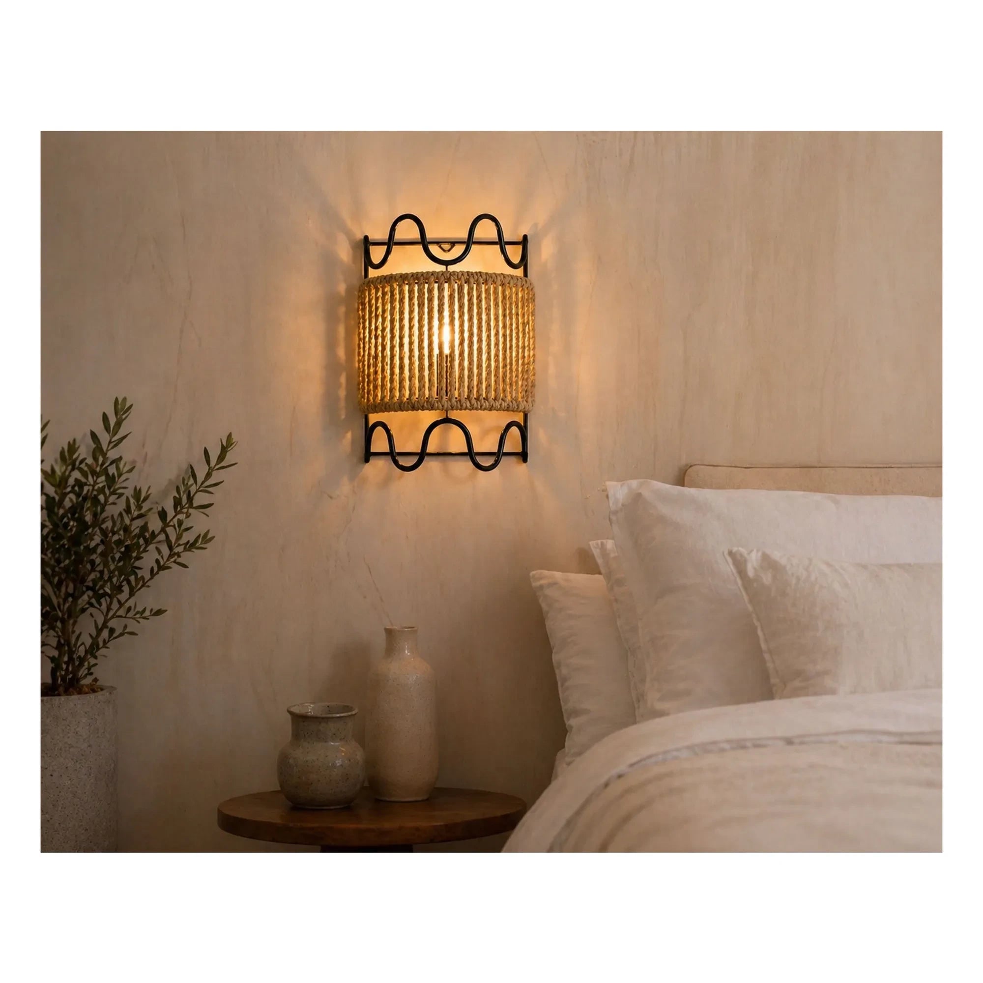 Honoré – Dolores Rafya- und Metall-Wandlampe | Schwarz