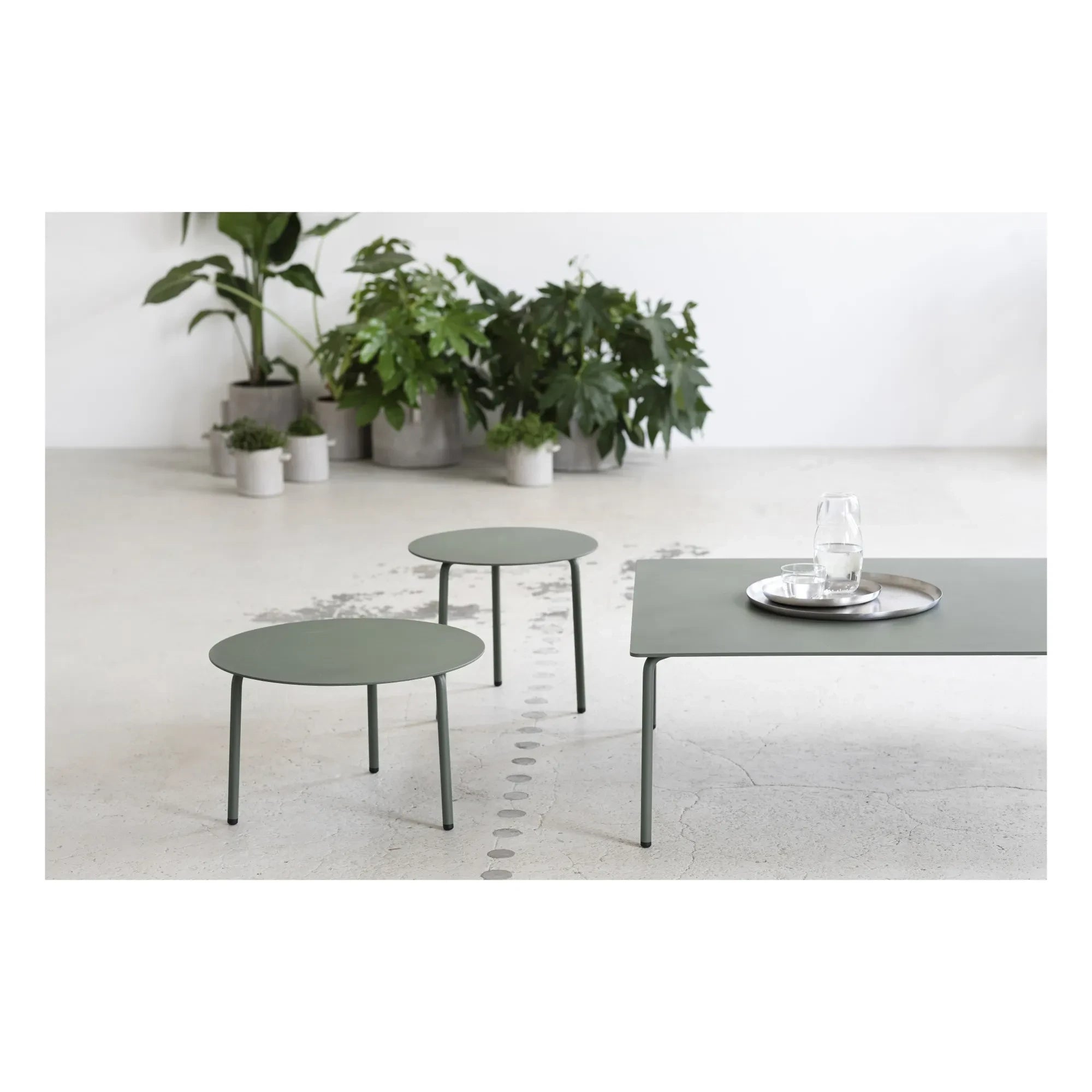 Serax - August Outdoor Runder Beistelltisch | Eukalyptus