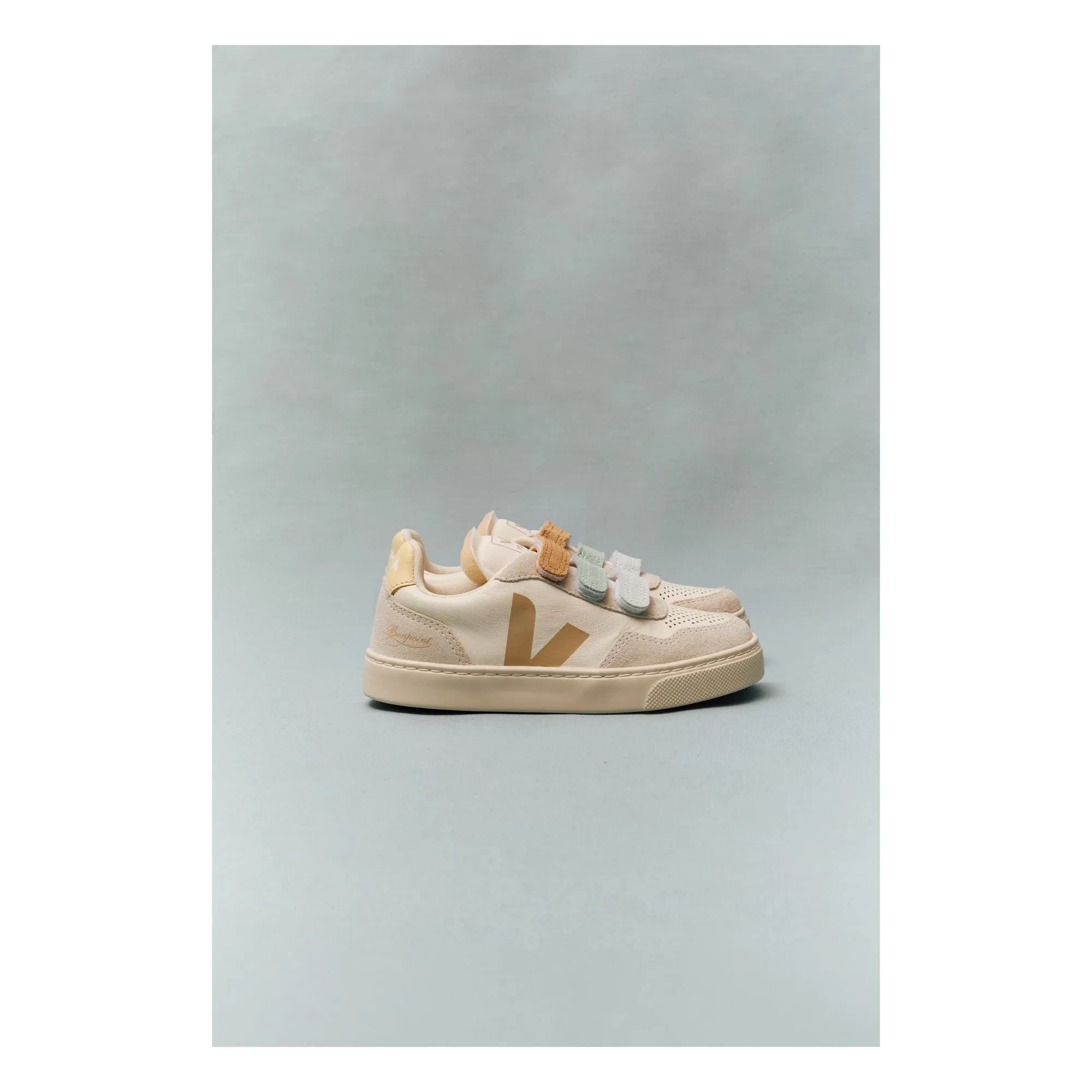 Veja - Veja x Bonpoint Small V-90 Leder O.T. Scratch Sneaker | Grau