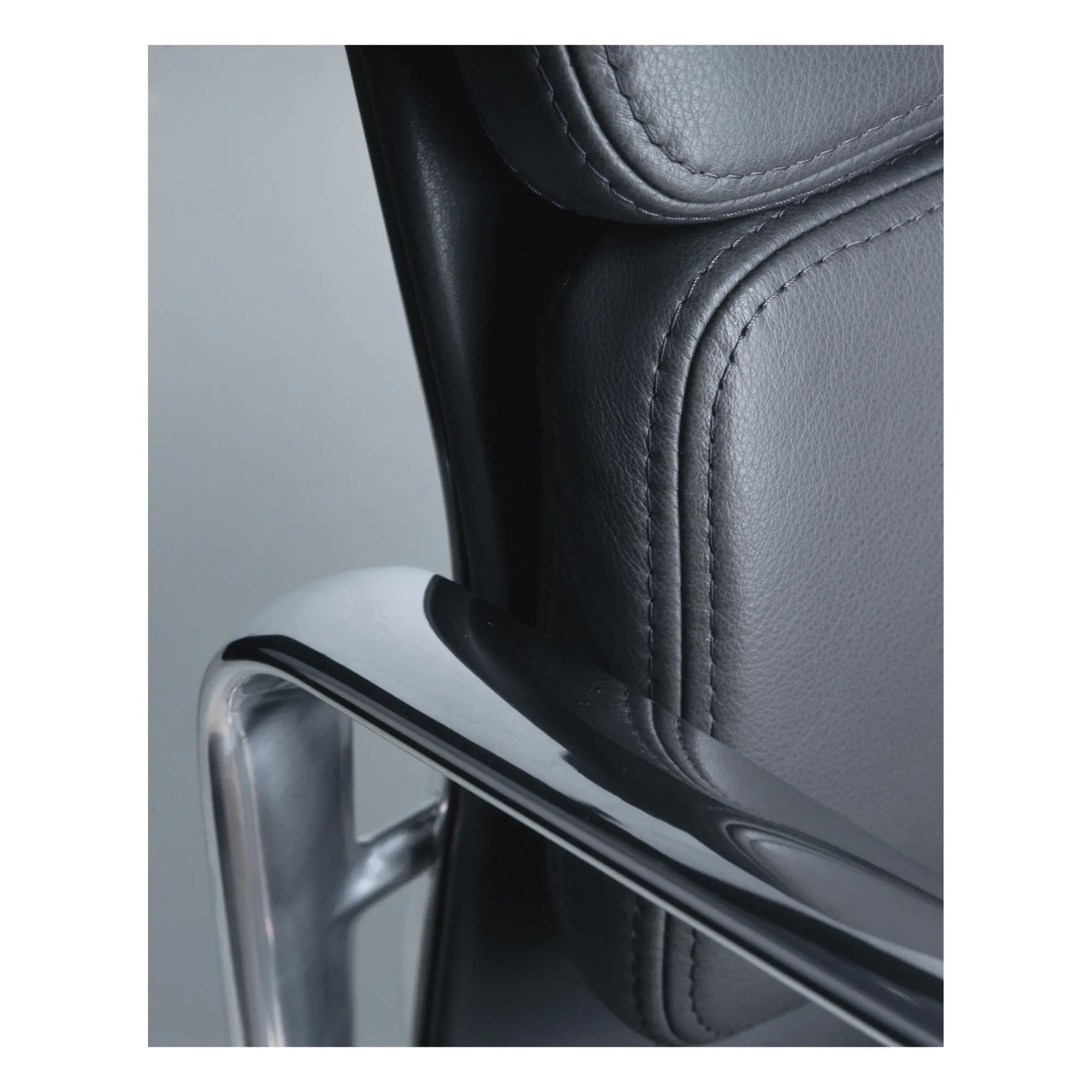 Vitra - EA 217 Soft Pad Ledersessel | Schwarz