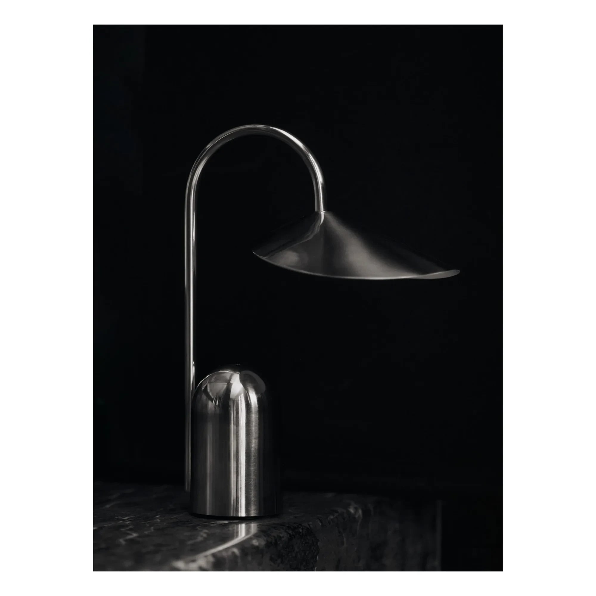 Ferm Living - Arum Tischlampe | Stahl