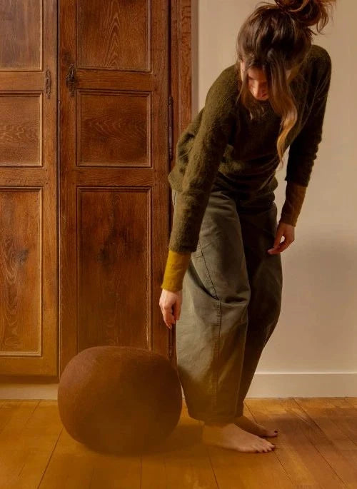 Muskhane - Filz-Pouf | Mahagoni