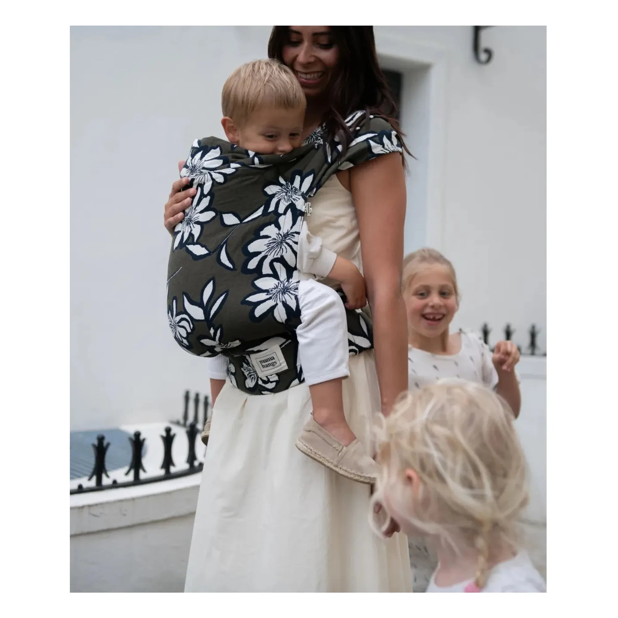 Mama Hangs - Babytrage Carry & Bloom | Khaki