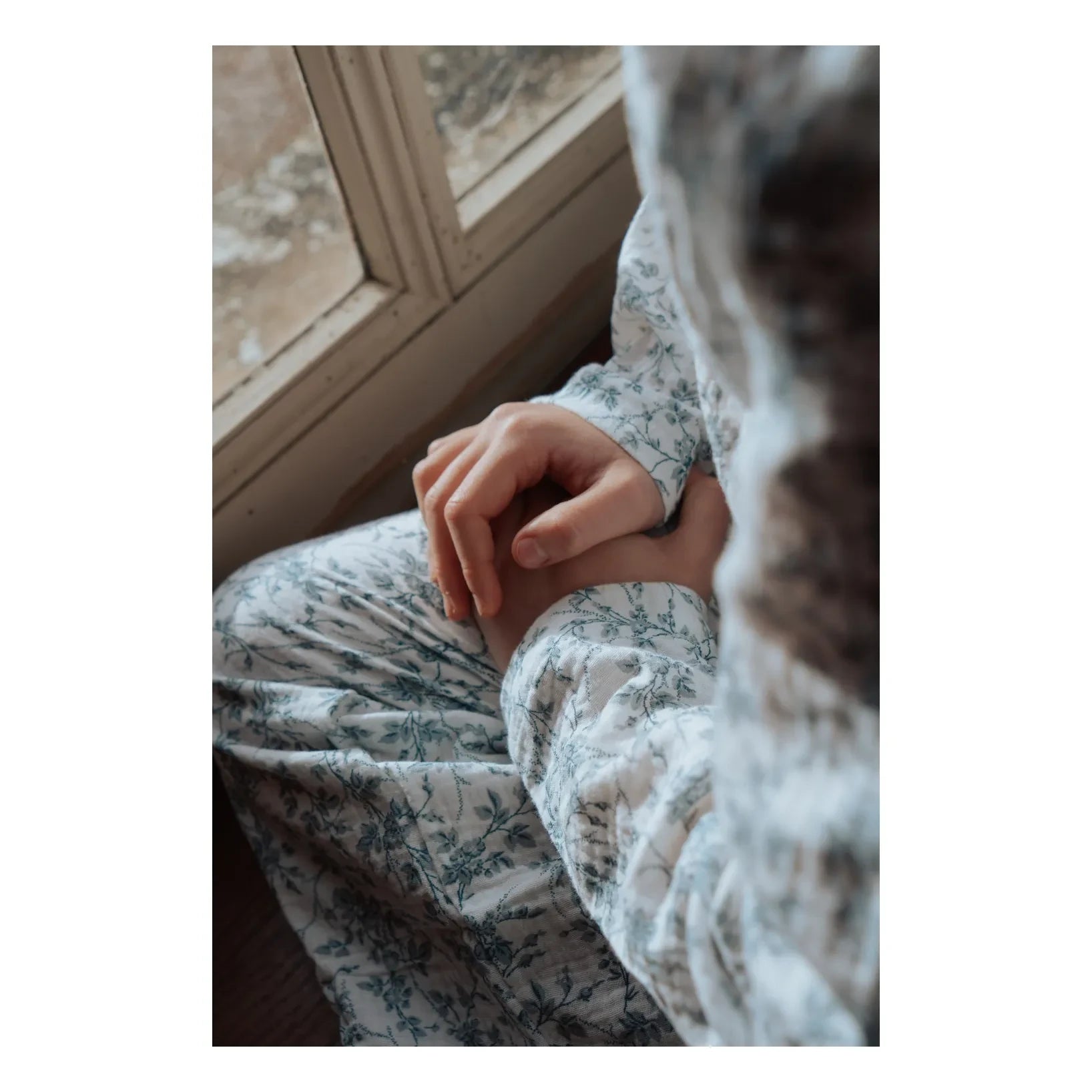 Risu Risu - Lao Pyjama mit Blumenmuster aus Bio-Baumwoll-Musselin | Blau