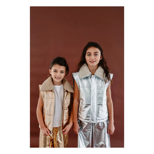 Fille Garçon - Ärmellose Jacke mit metallischem Sherpa-Kragen | Silber