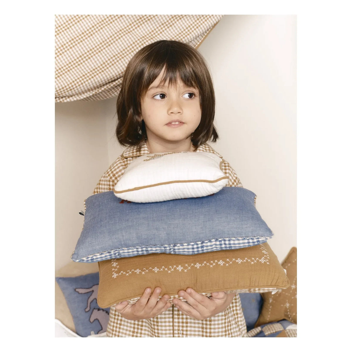 Editions Aimable - Camille kovboy friz yastık | Hazel Gauze