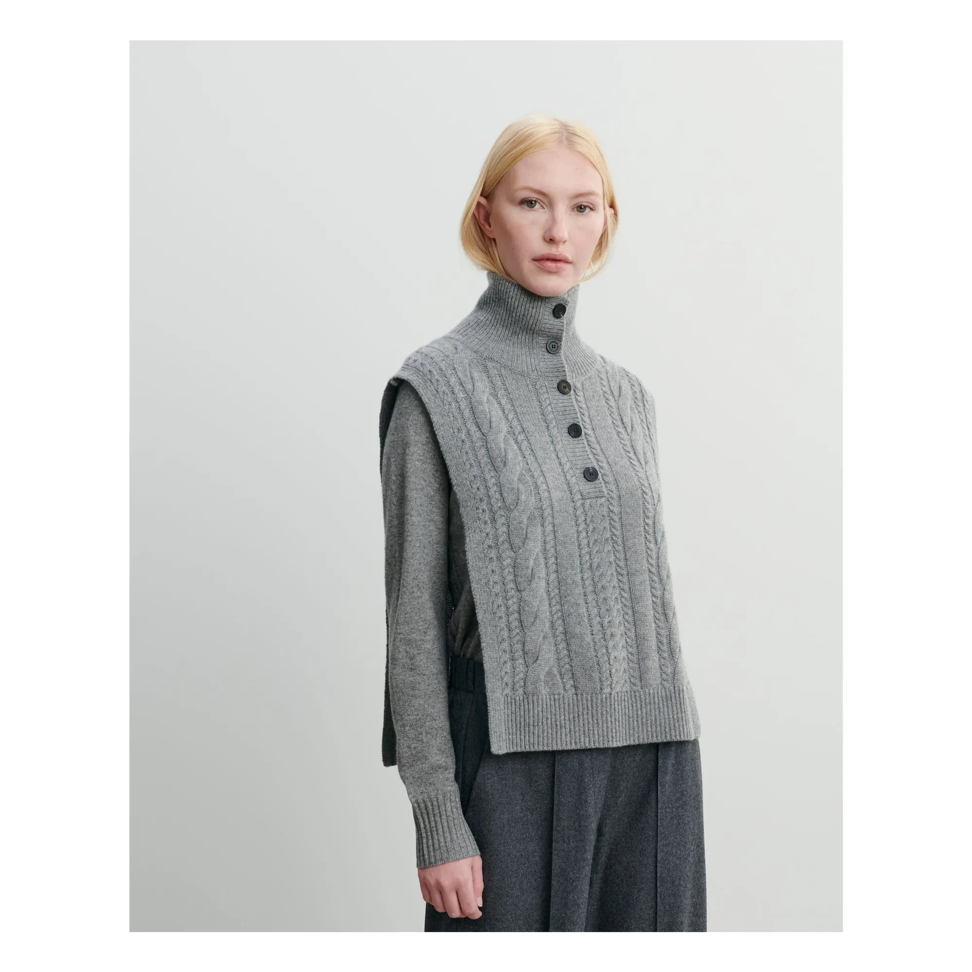Bompard – Kaschmir-Pullover mit Knöpfen und Zopfmuster-Plastron | Grau