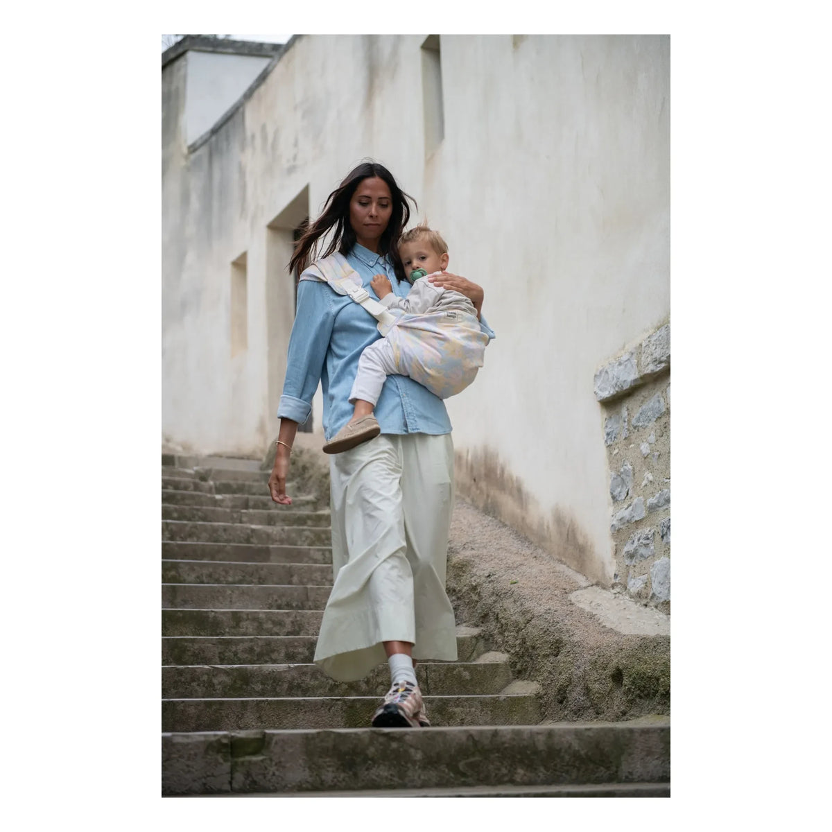 Mama Hangs - Babytrage zum Tragen & Gehen | Pastell