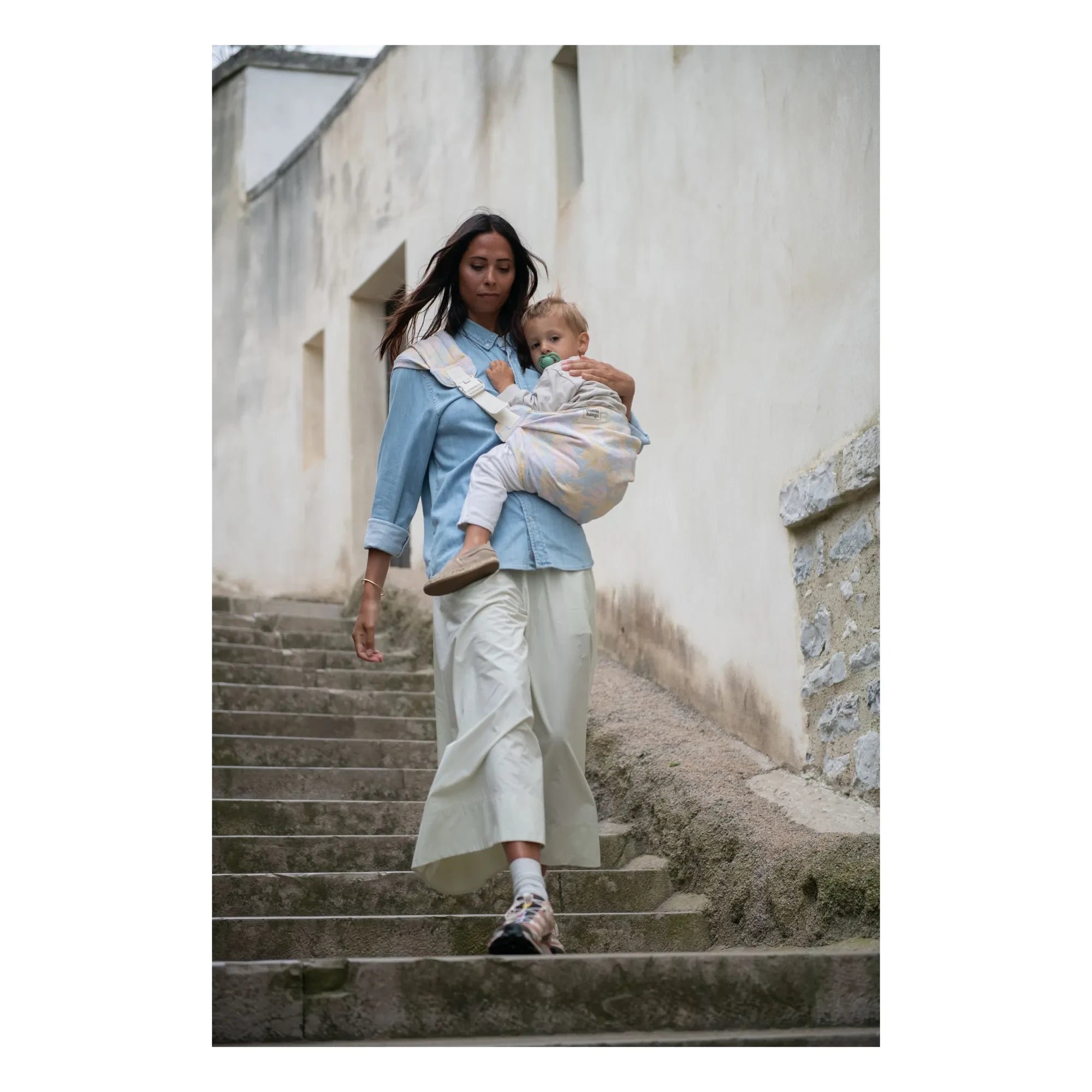 Mama Hangs - Babytrage zum Tragen & Gehen | Pastell