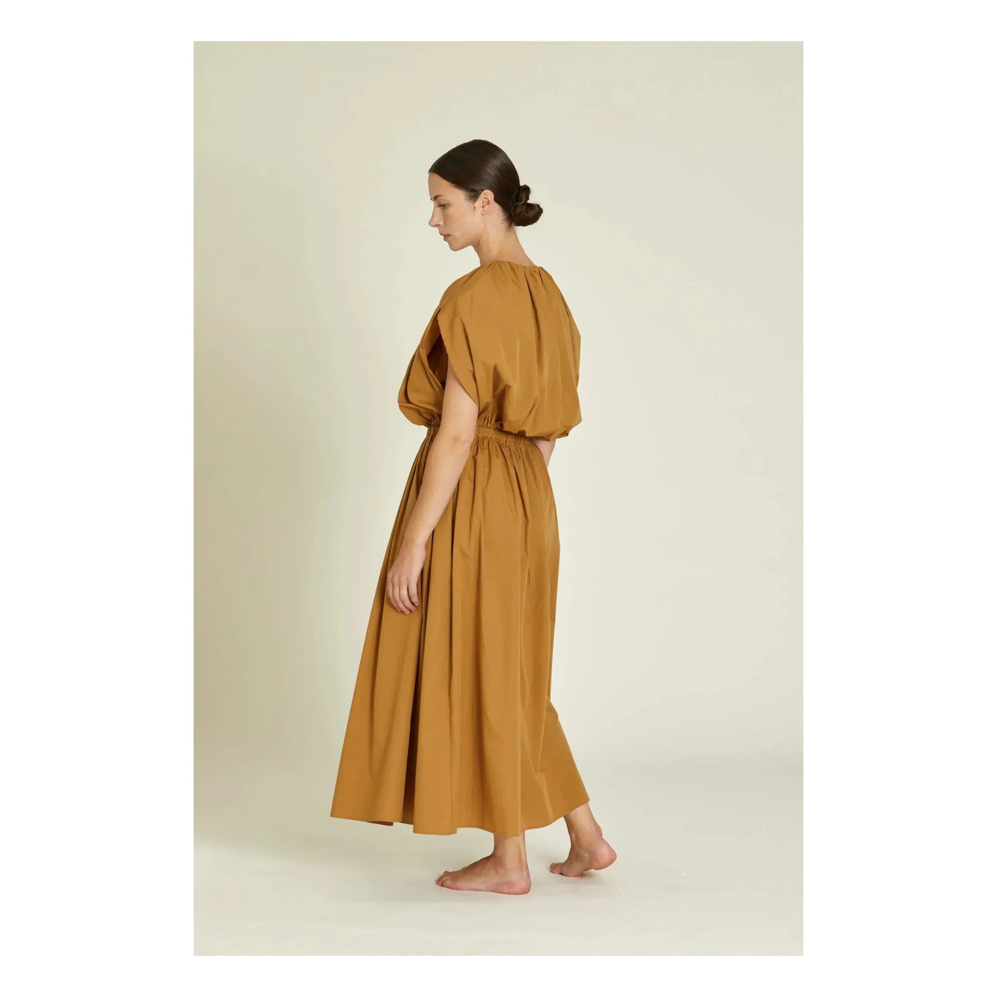 Black Crane - Mantelkleid aus Bio-Baumwoll-Popeline | Camel