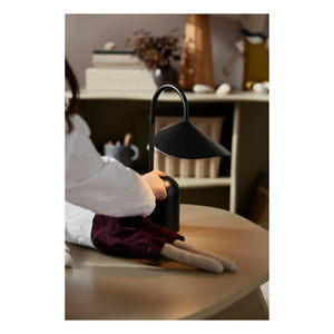 Ferm Living - Arum Tischlampe | Schwarz