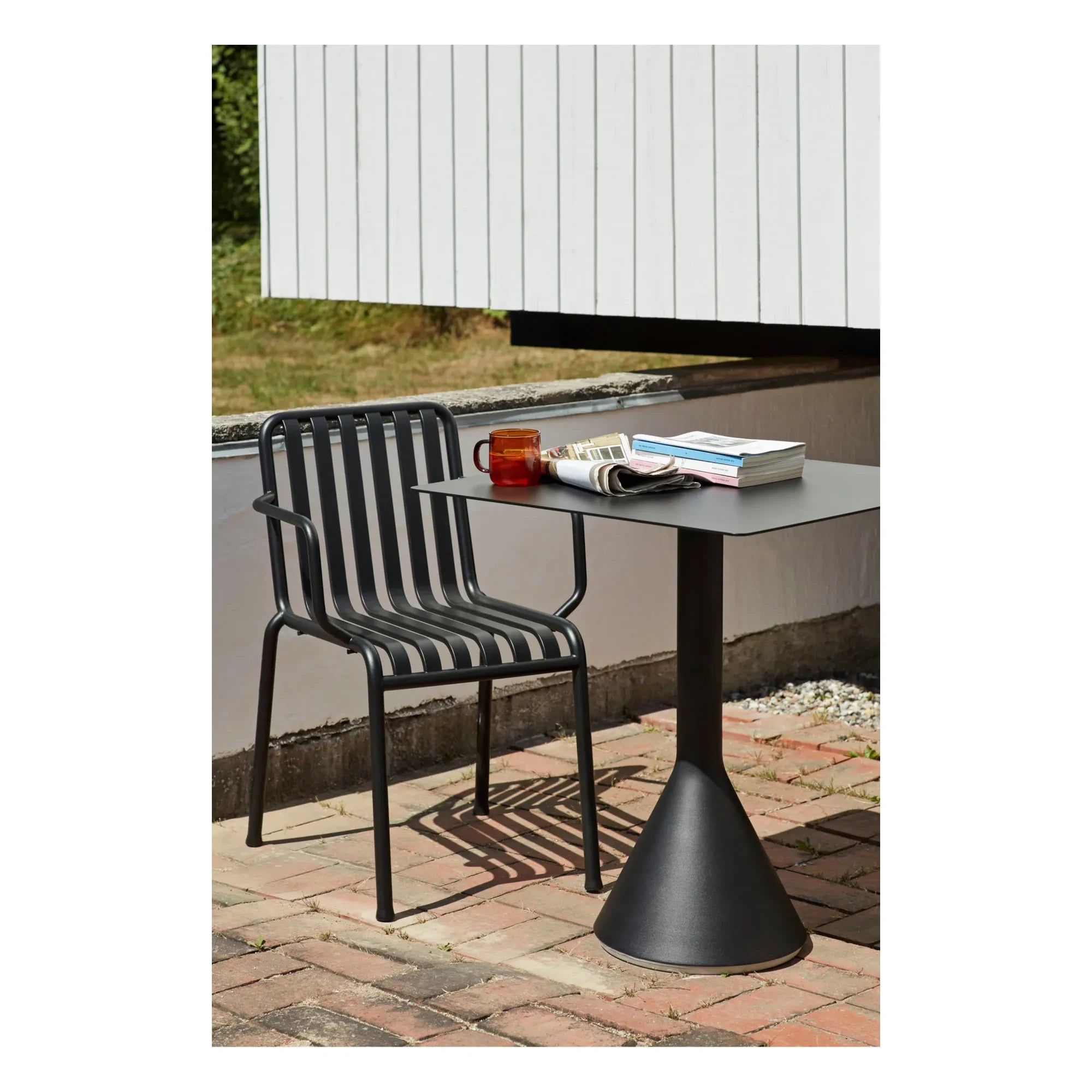 Hay - Palissade Cone Tisch von Ronan und Erwan Bouroullec - 65 x 65 cm | Anthrazit