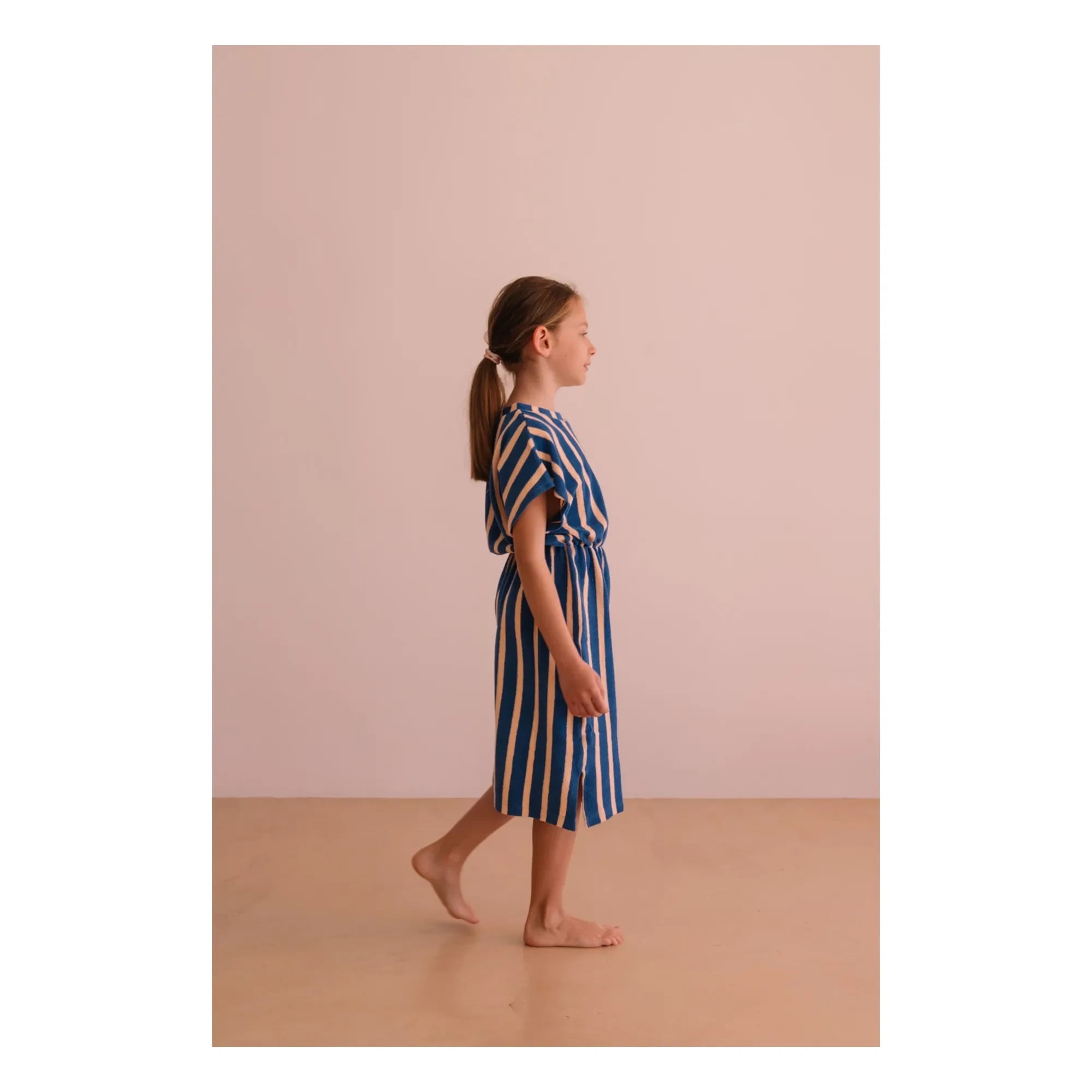 We Are Kids – April Gestreiftes Kleid aus Bio-Baumwolle | Blau