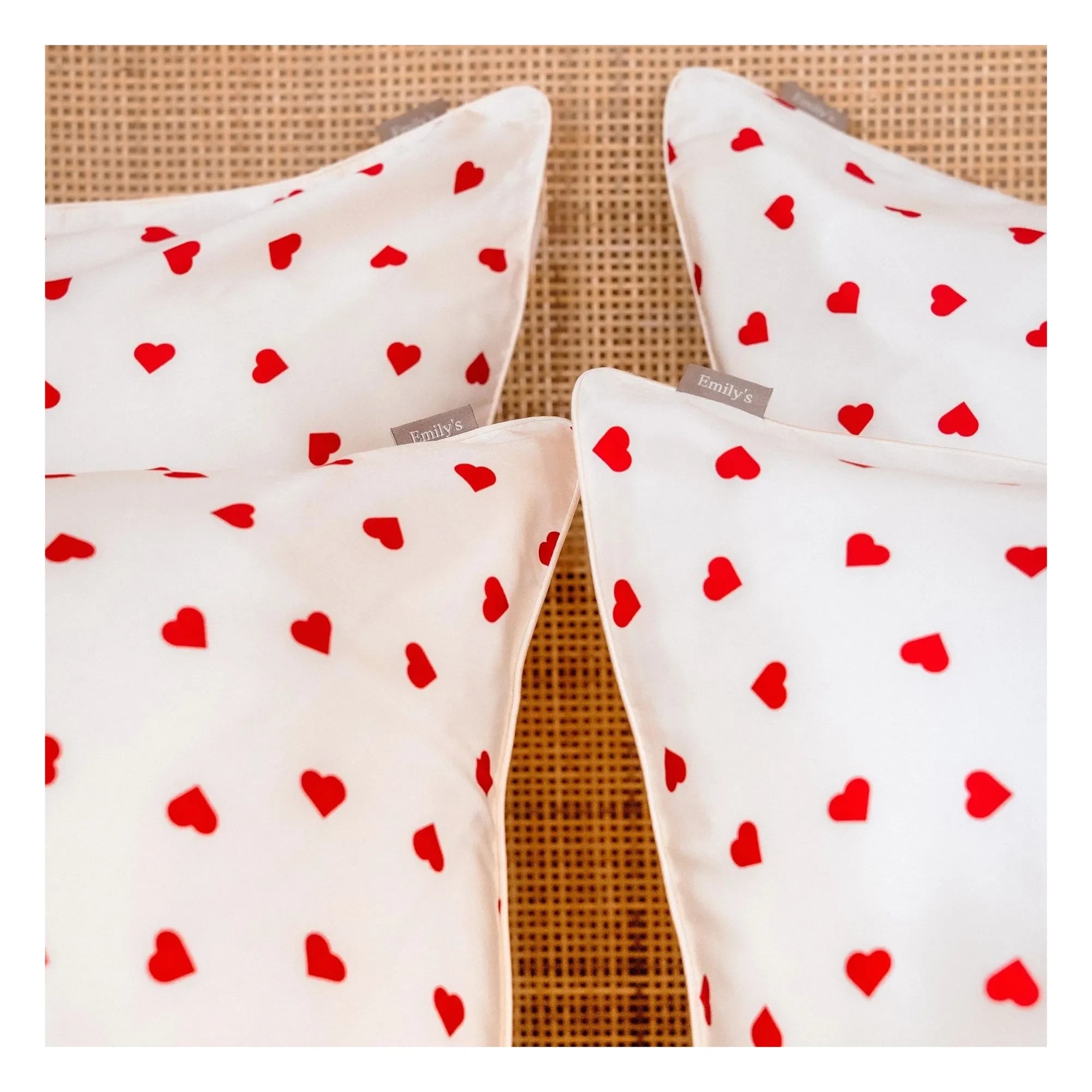 Emily's Pillow - Herzbedruckter Maulbeerseiden-Kissenbezug | Creme