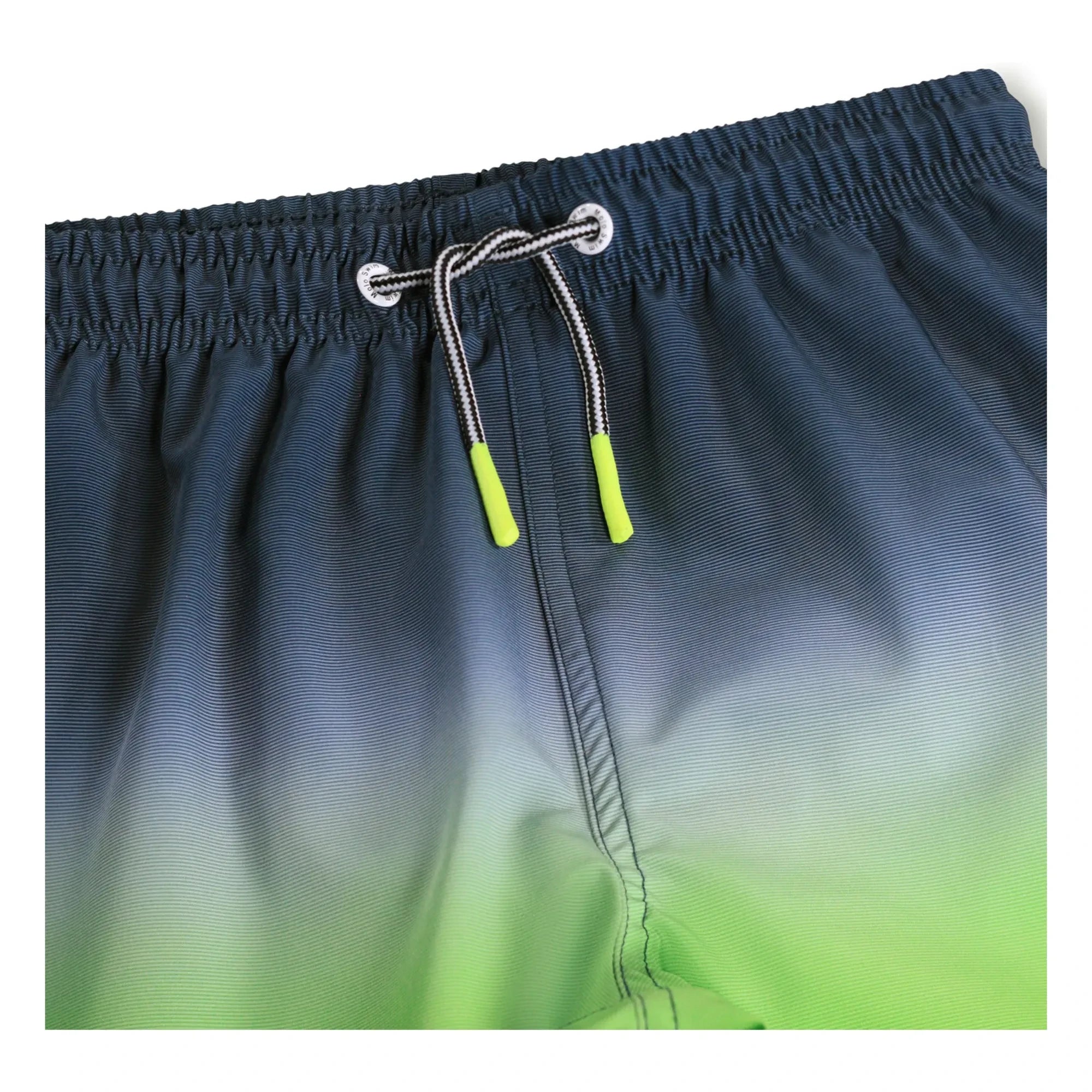 Molo – Niko Degradé Badeshorts aus recyceltem Fasergewebe | Neon-Grün