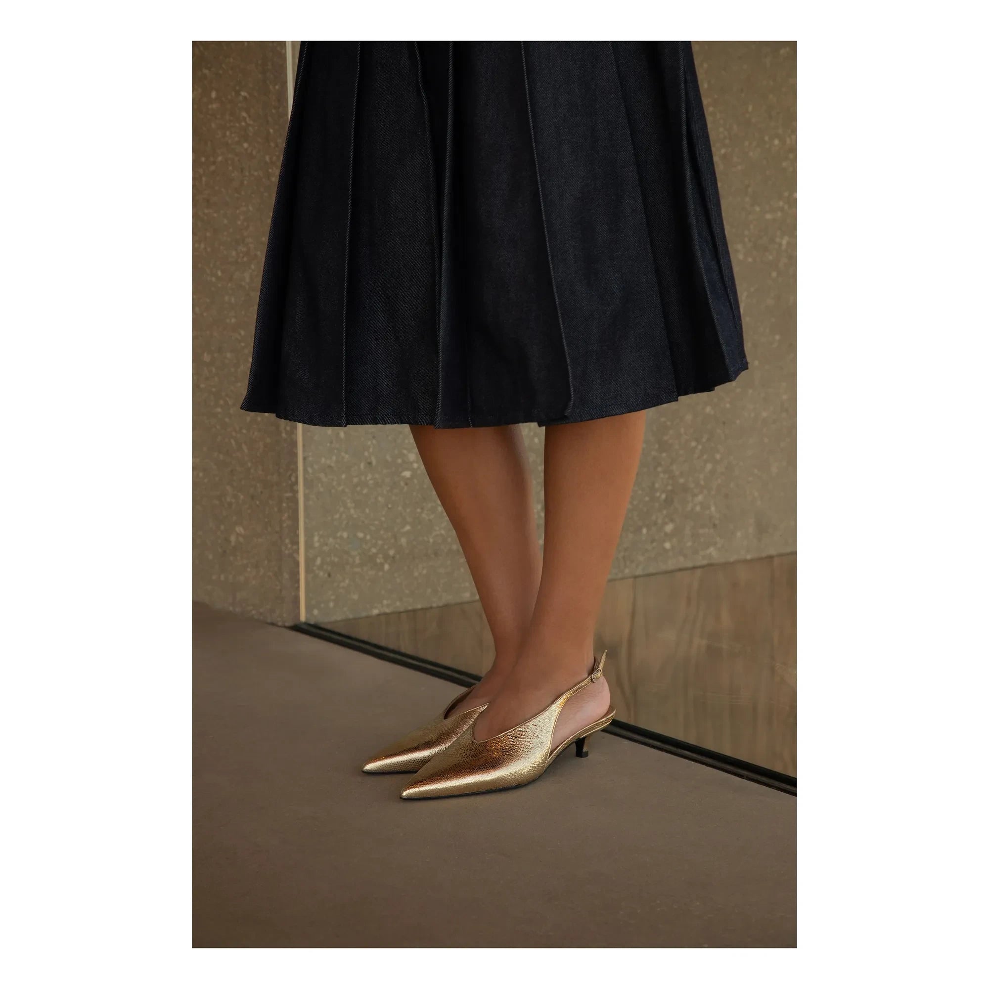 Lachoix - Hinten offene Schuhe mit Metallic-Absatz | Gold