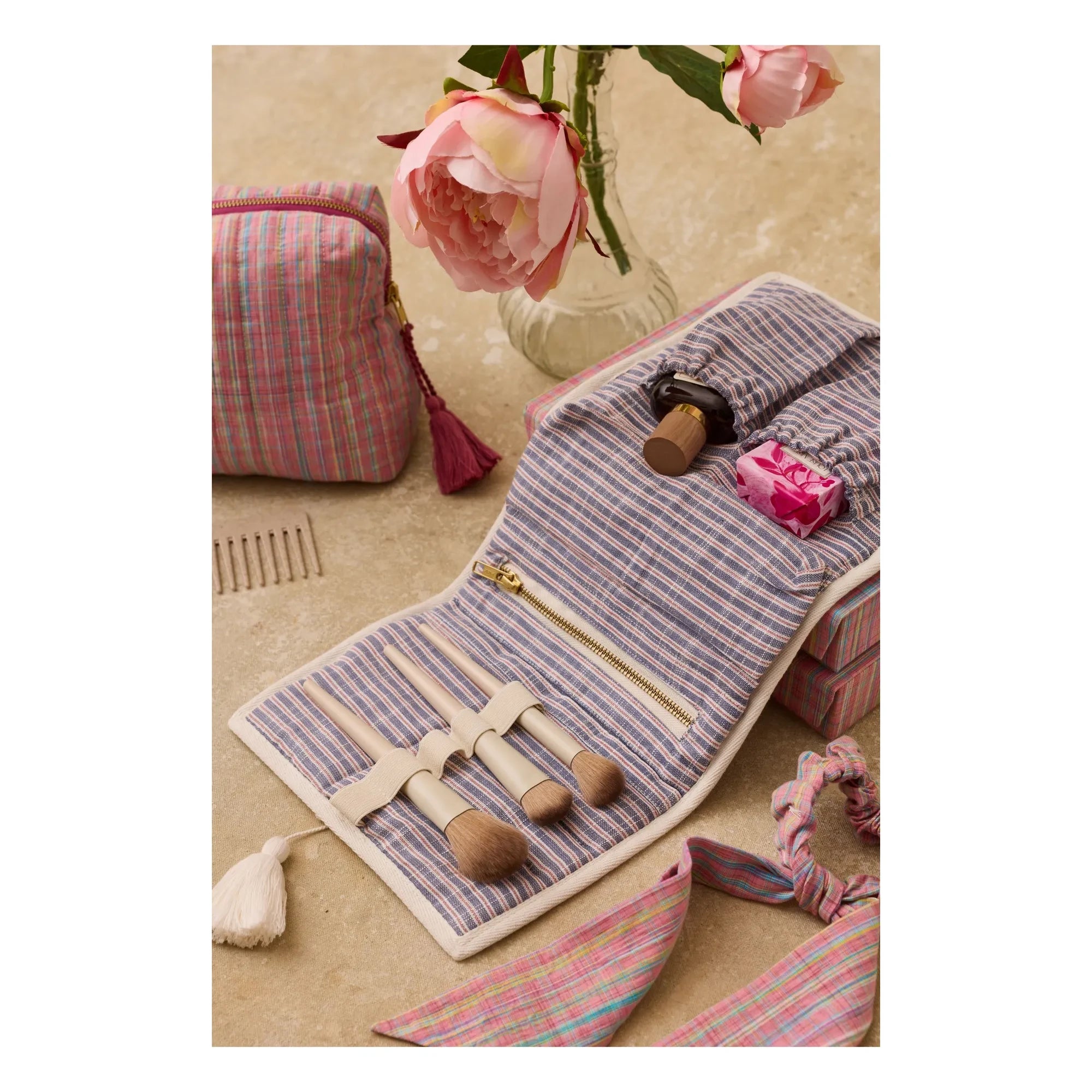 Louise Misha – Teila Kosmetikpinseltasche | Creme