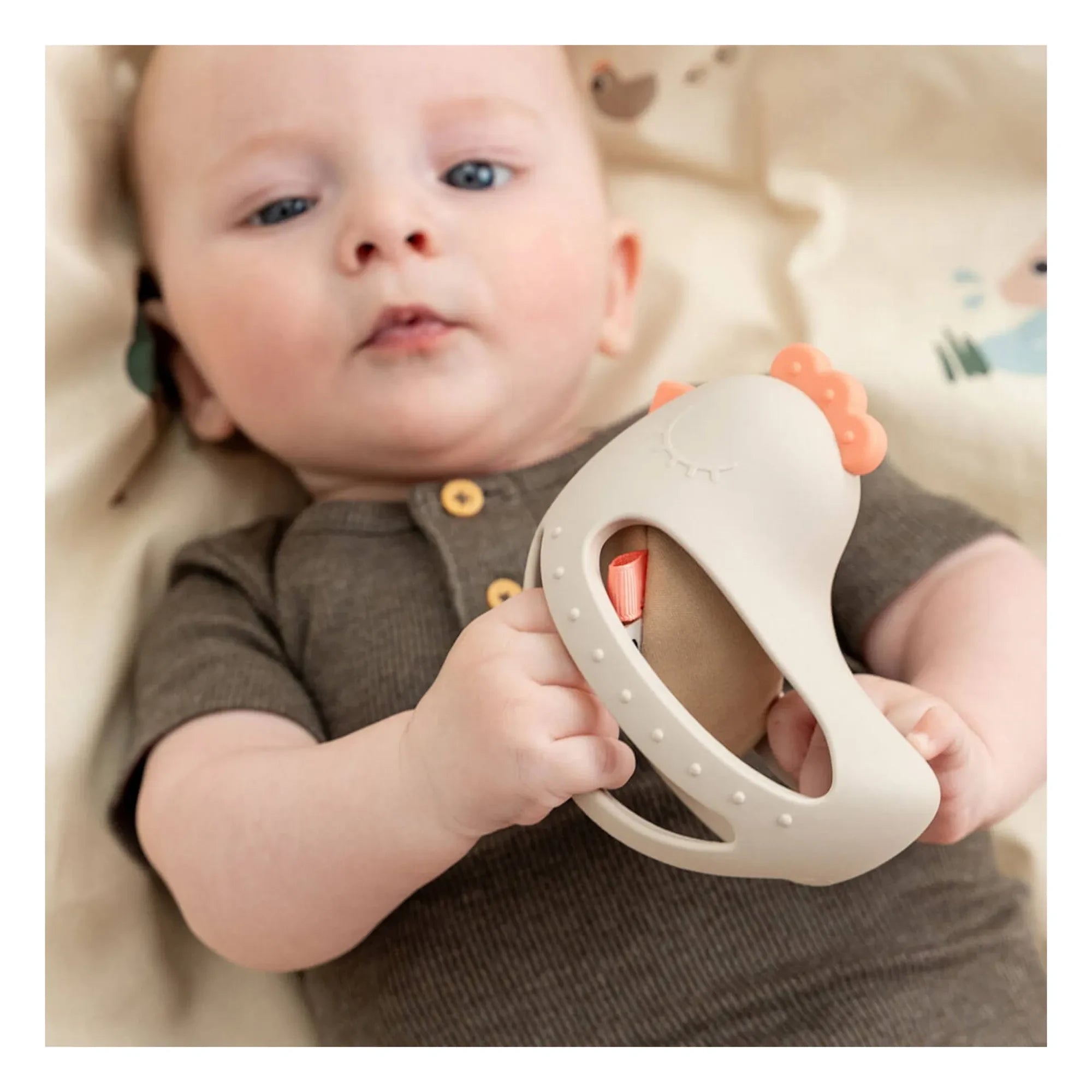 Done by deer - Clucky Beißring-Spielzeug | Sand