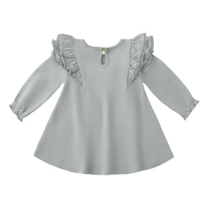 Quincy Mae - Rüschenkleid aus Bio-Baumwolle | Grau-blau