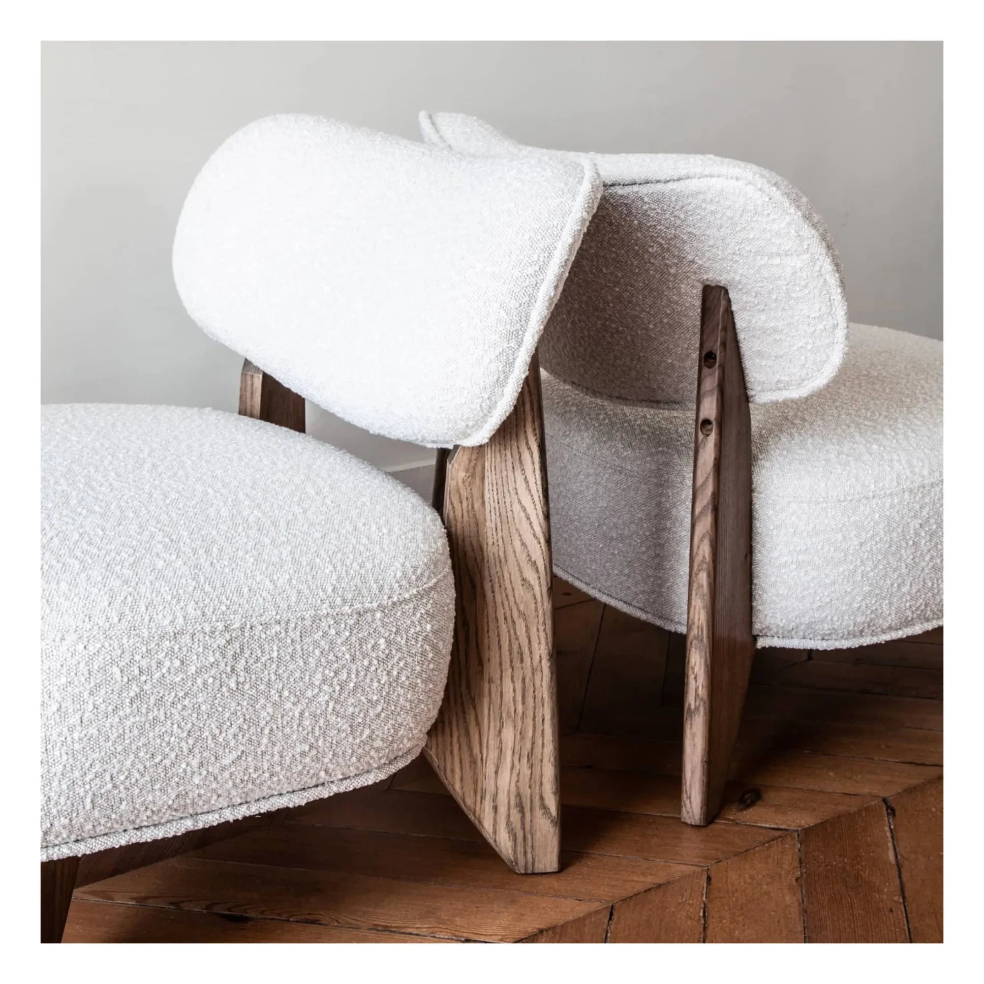 Panac Edition - Nicolo Bouclé und Räuchereiche Sessel - 65 cm | Gebrochenes Weiß