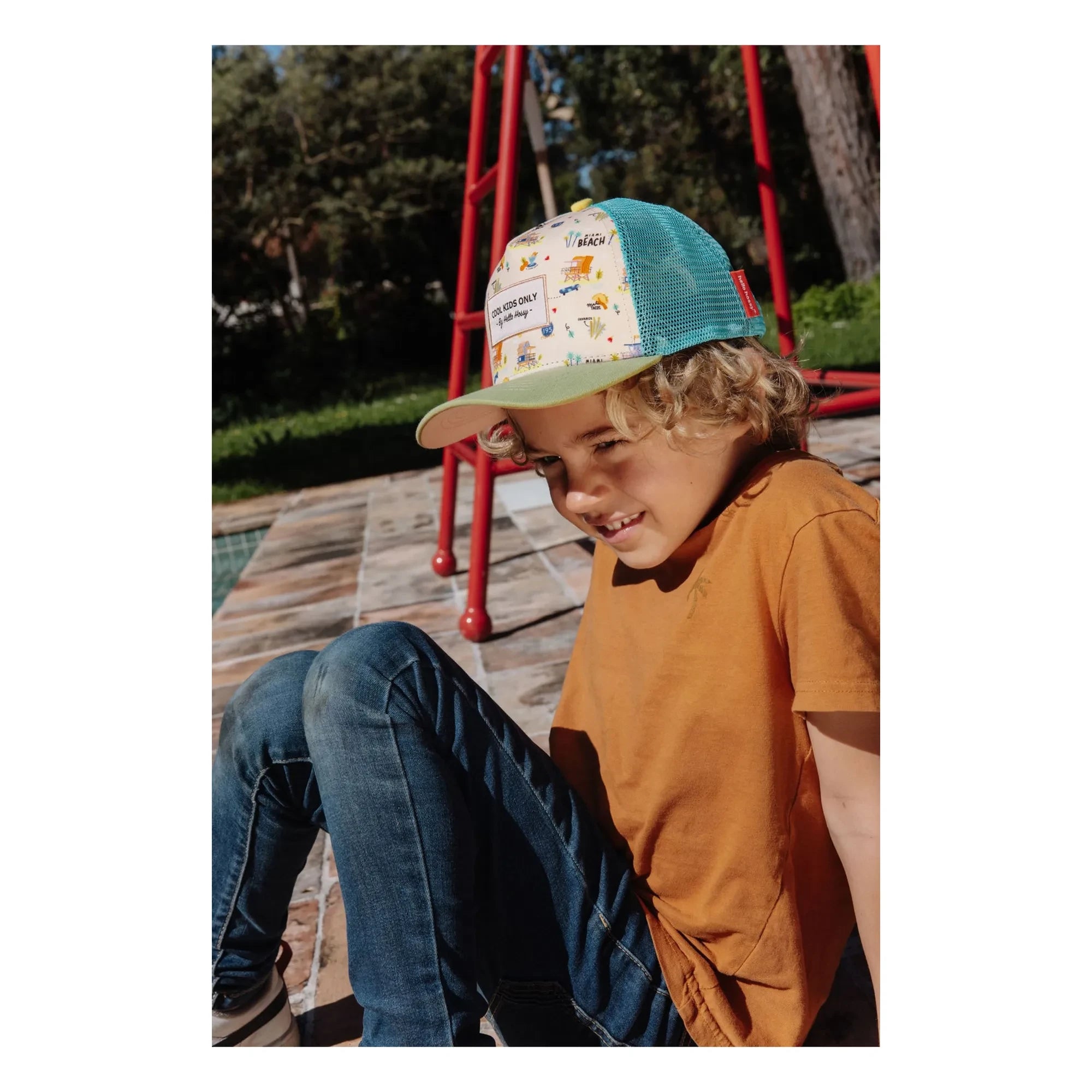 Hello Hossy - Trucker-Kappe mit geschwungenem Schirm Miami Beach Recycelte Fasern | Beige