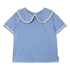 Mipounet – Odetta T-Shirt aus Bio-Baumwolle mit Claudine-Kragen | Blau