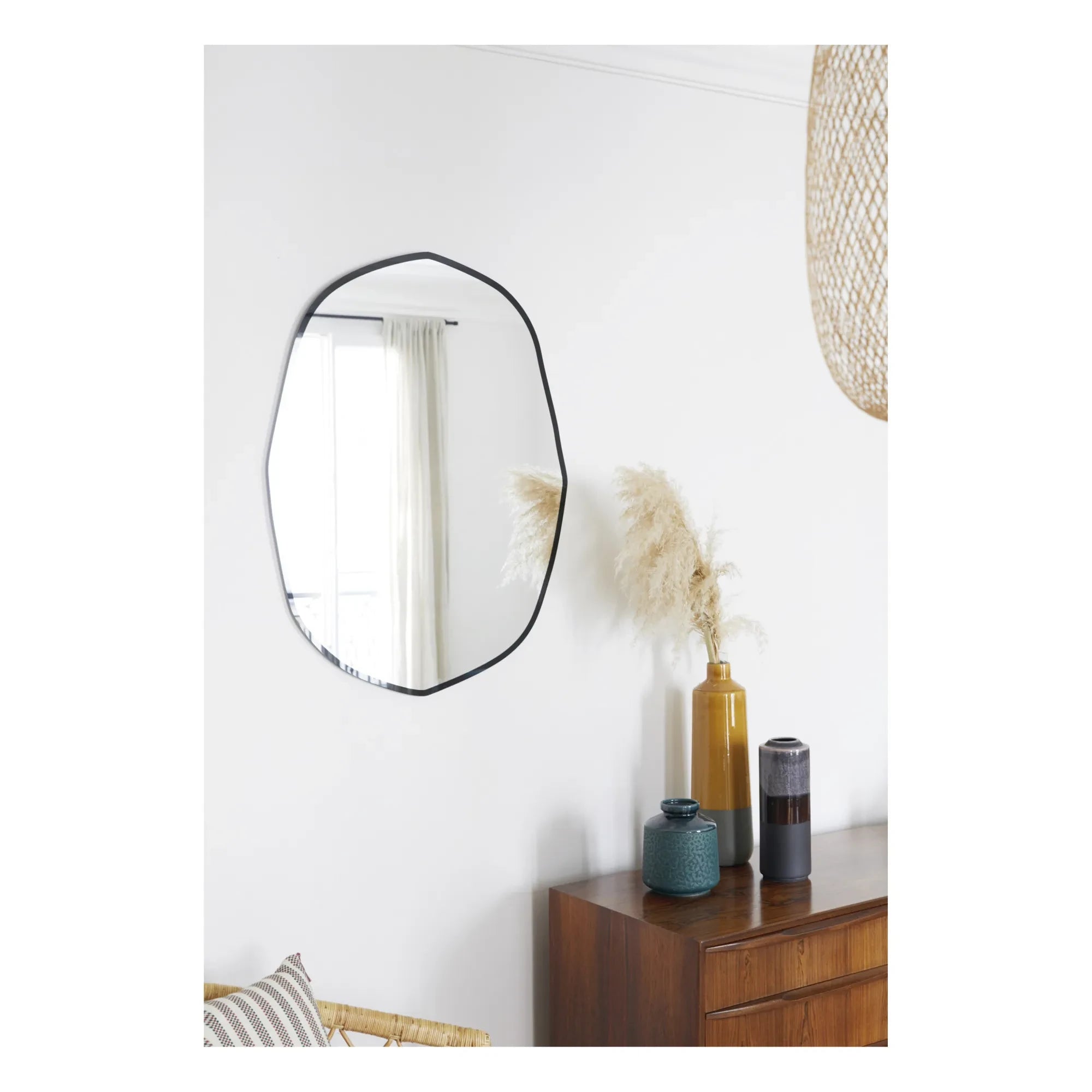 M Nuance - Extra Flach abgeschrägter schwarzer Konturspiegel - Asymmetrisch 66 x 85 cm | Schwarz