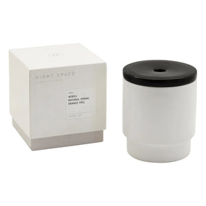 Night Space – True Black Kerze – Natürlicher Frühling, Orange