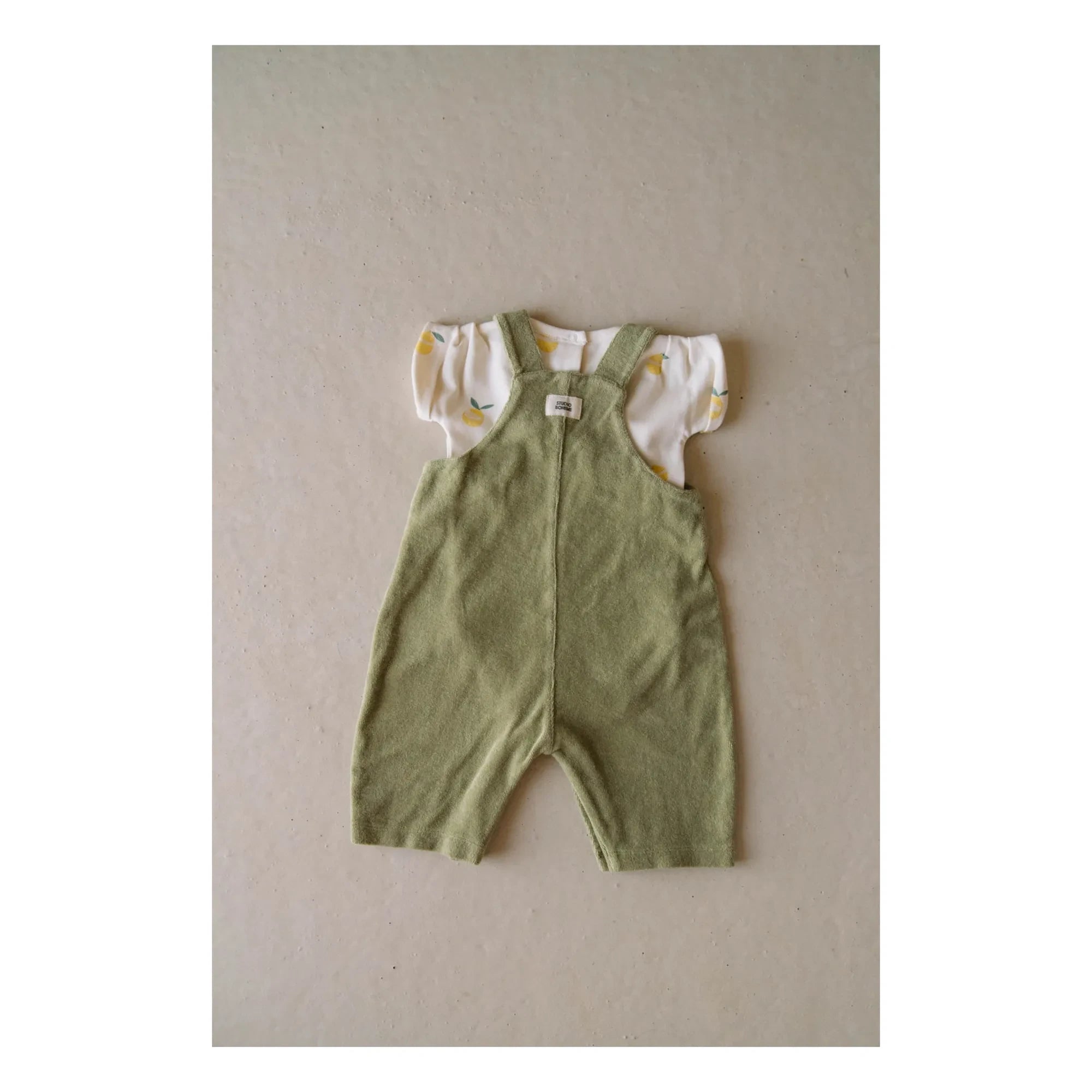 Studio Bohème - Homer Bio-Baumwoll-Frottee-Strampler | Khaki