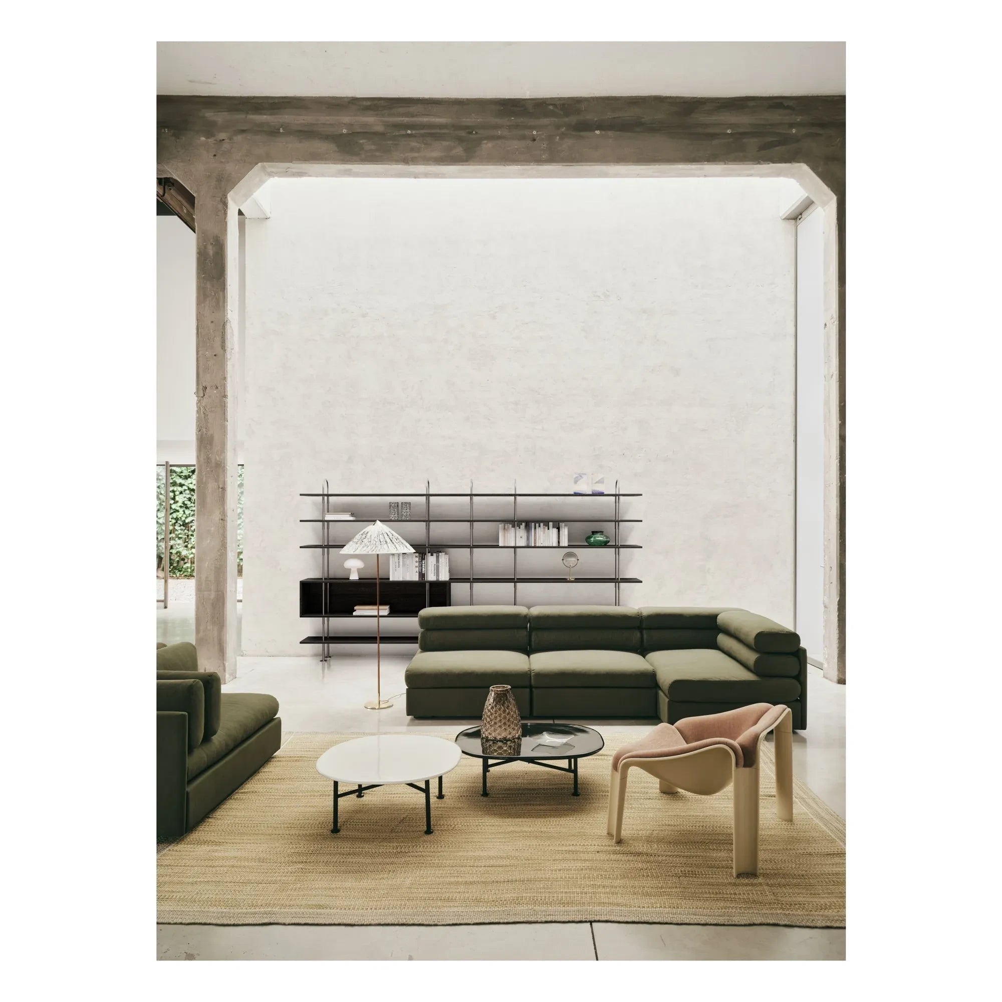 Gubi - Carmel runder Keramik-Beistelltisch, OEO Studio | Weiß