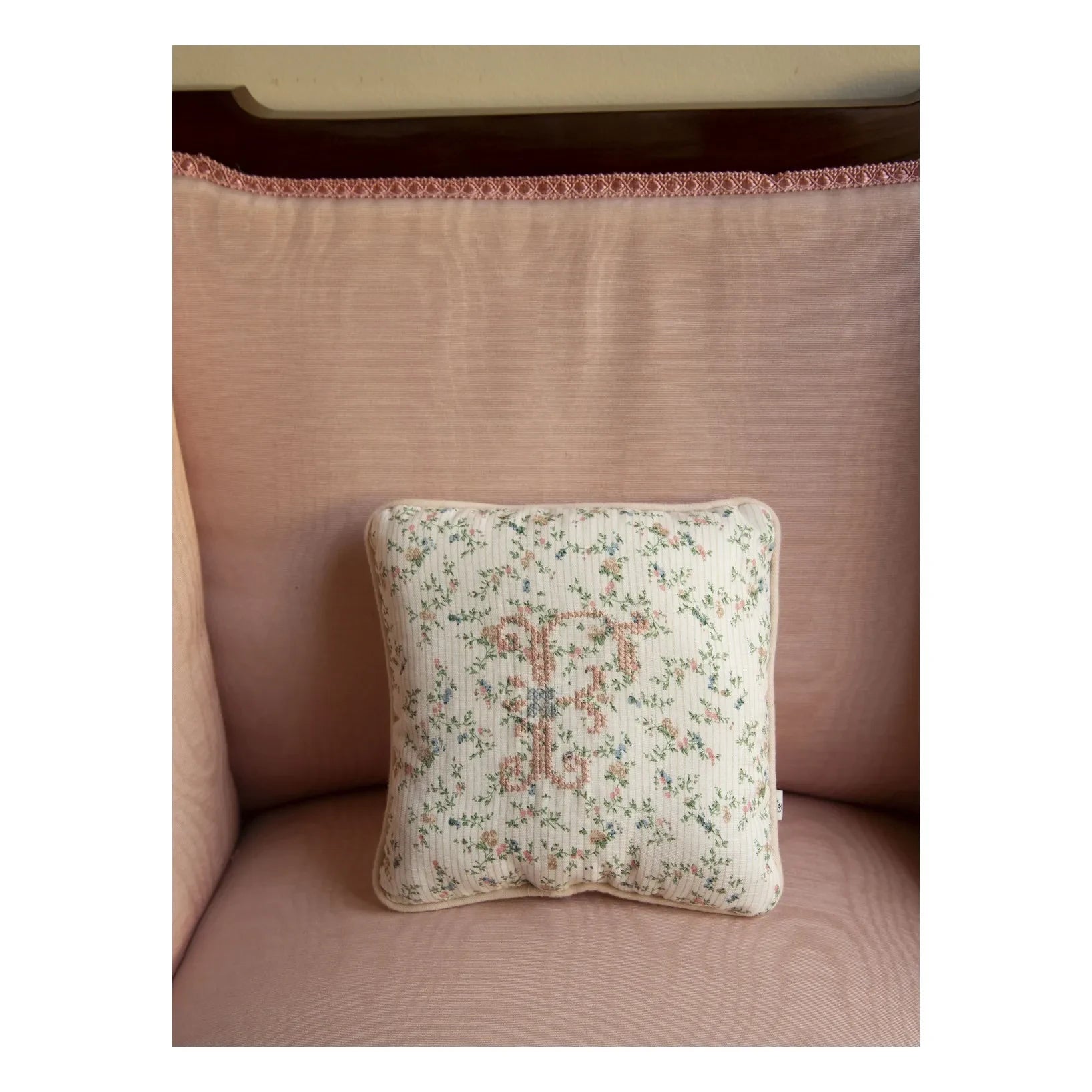 Editions Aimable - Fawn Clovis yastık | Bouquet Gauze