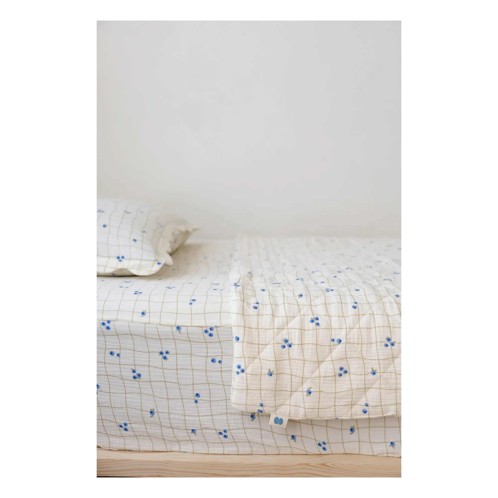 Soft Spot - Spannbettlaken aus Bio-Baumwolle Blueberries
