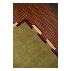 Layered - Wollteppich Fregio, Tekla Evelina Severin | Oliv