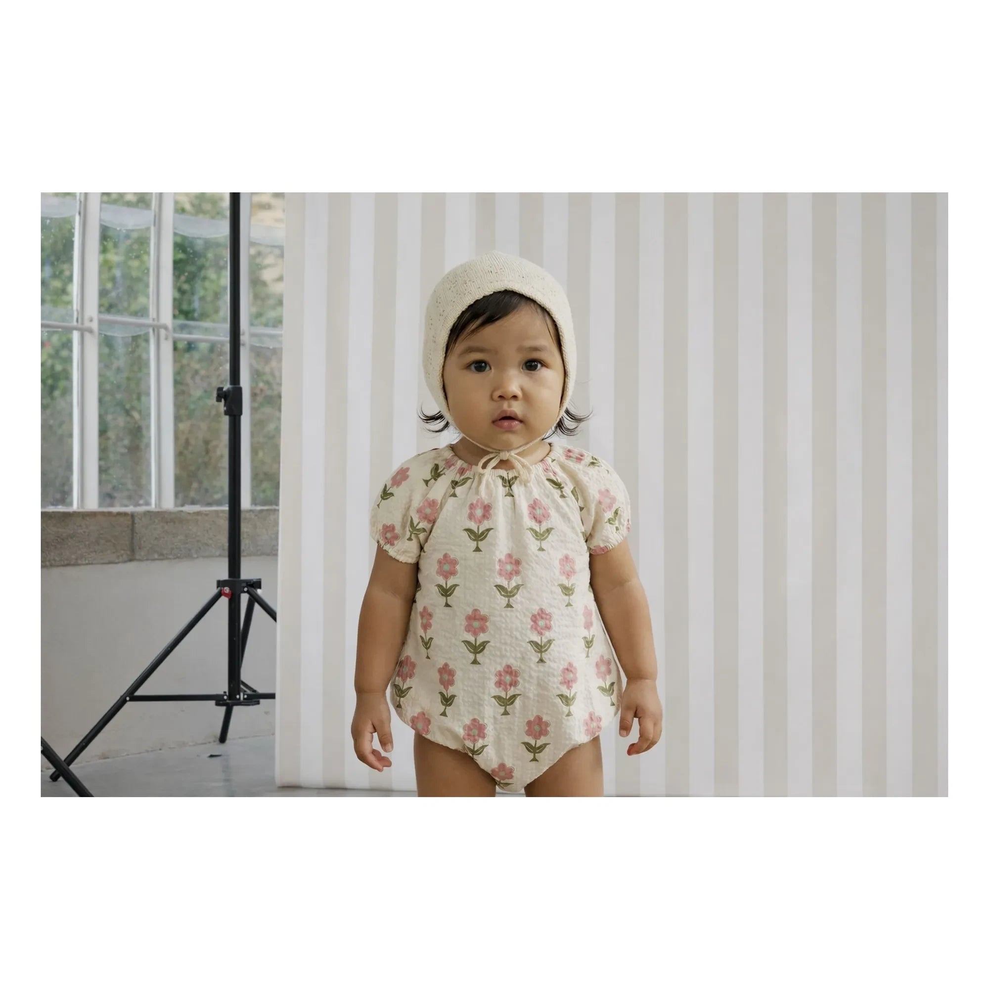 Lililotte – Iris Flowers Strampler aus Bio-Baumwolle | Ecru